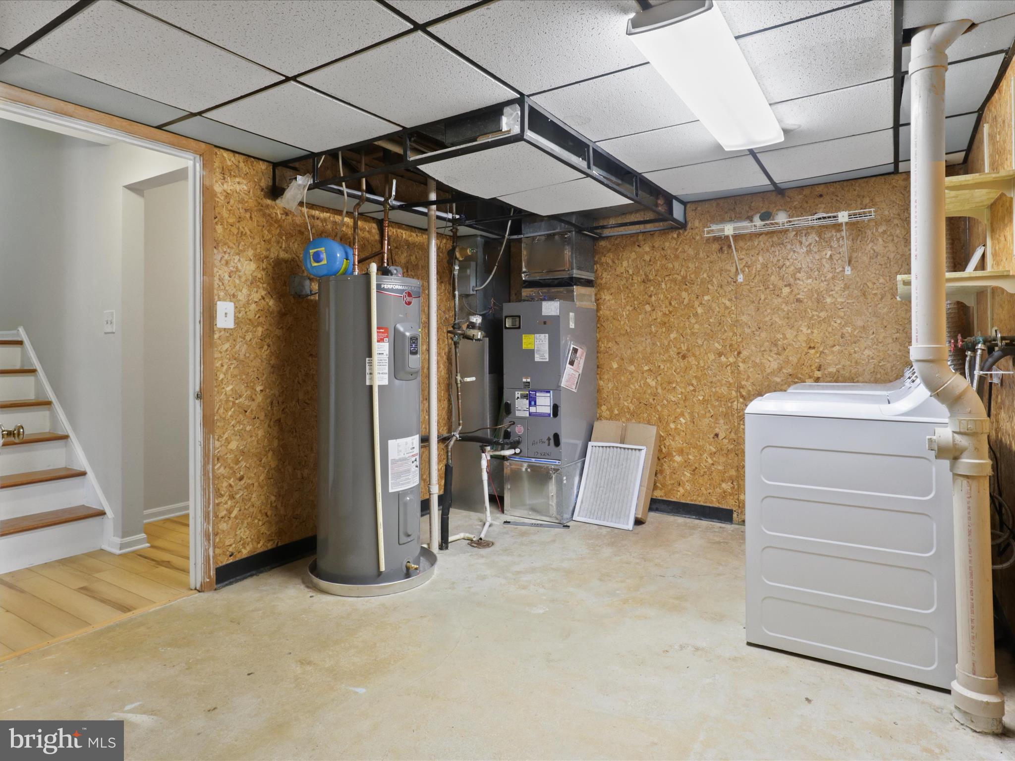 HERITAGE SQUARE - Residential Lease