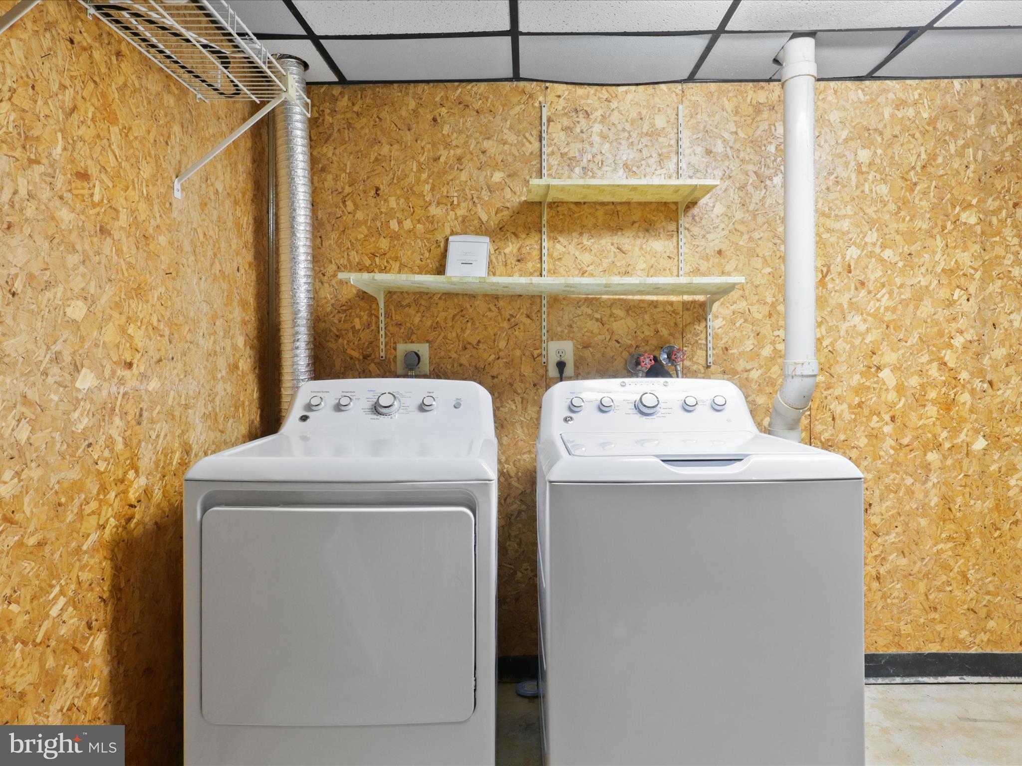 HERITAGE SQUARE - Residential Lease