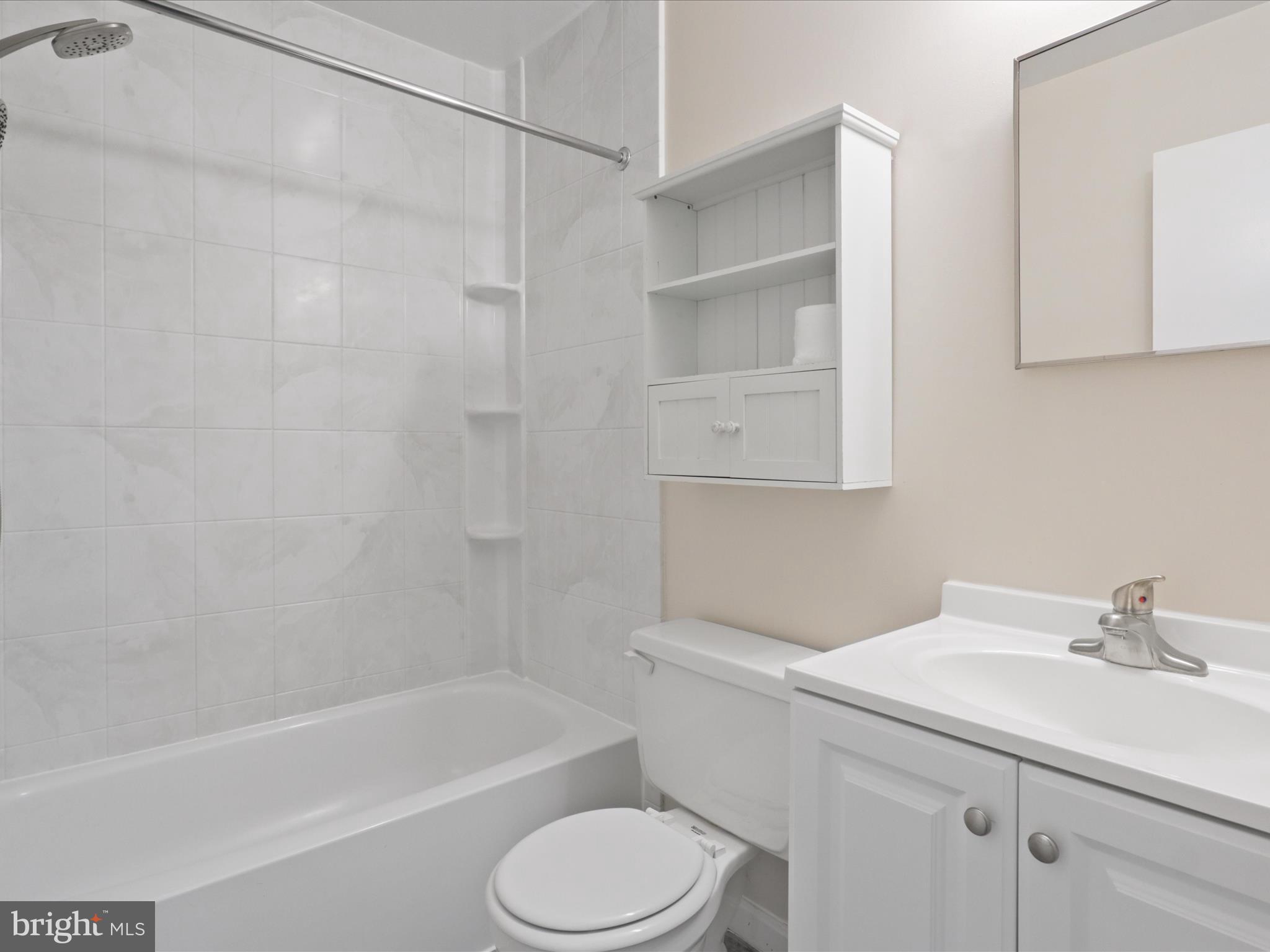 HERITAGE SQUARE - Residential Lease