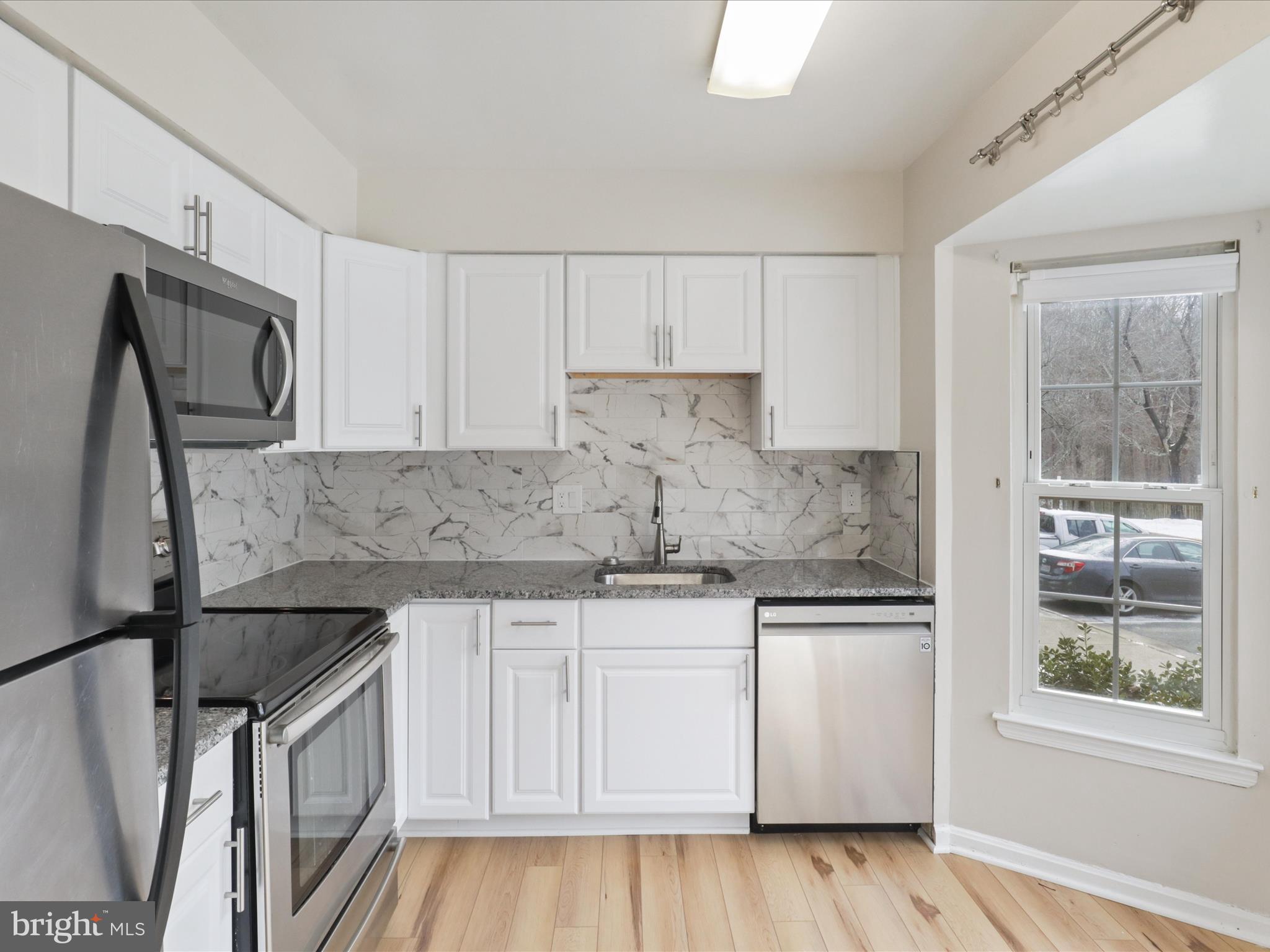 HERITAGE SQUARE - Residential Lease