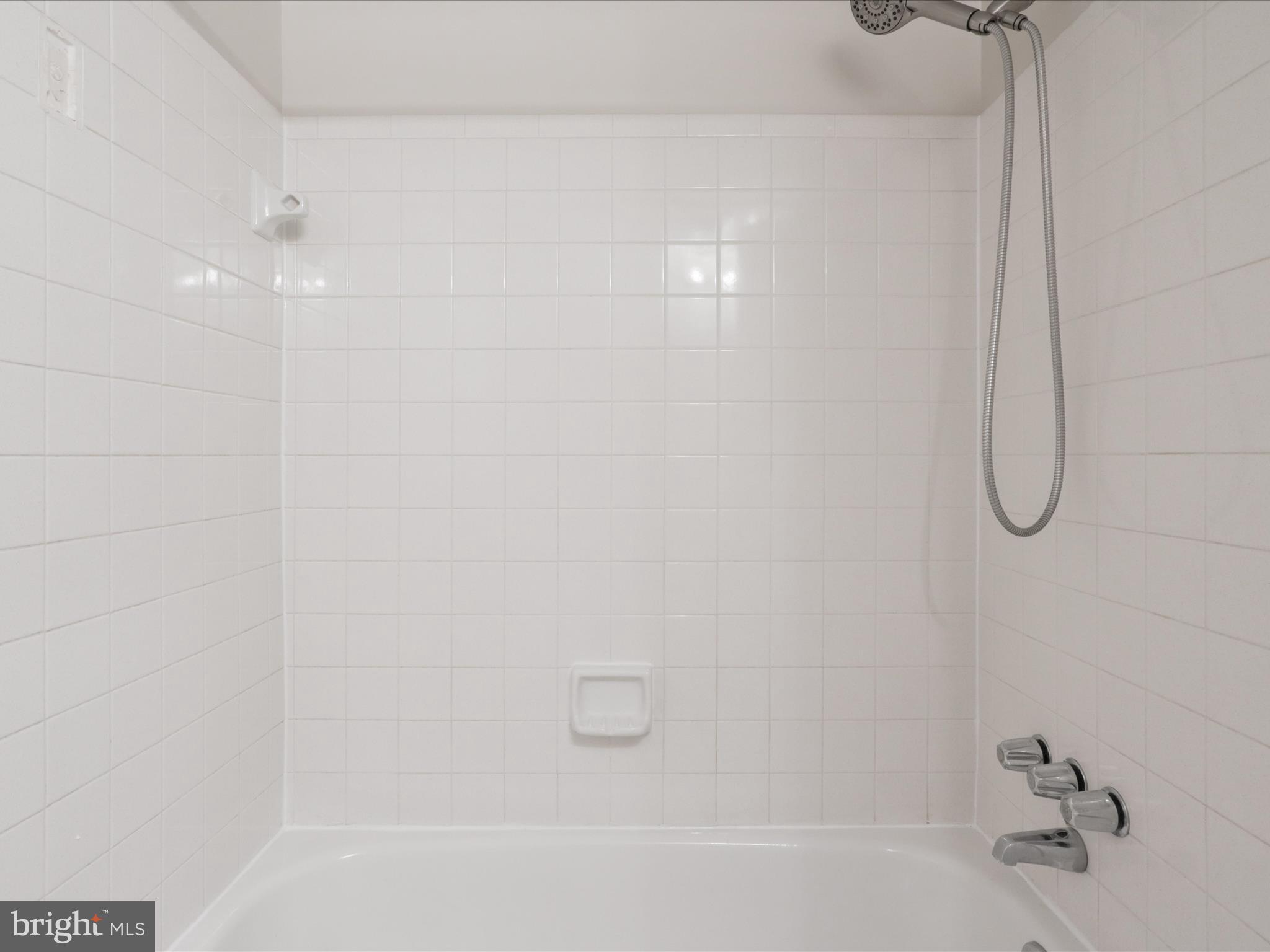 HERITAGE SQUARE - Residential Lease