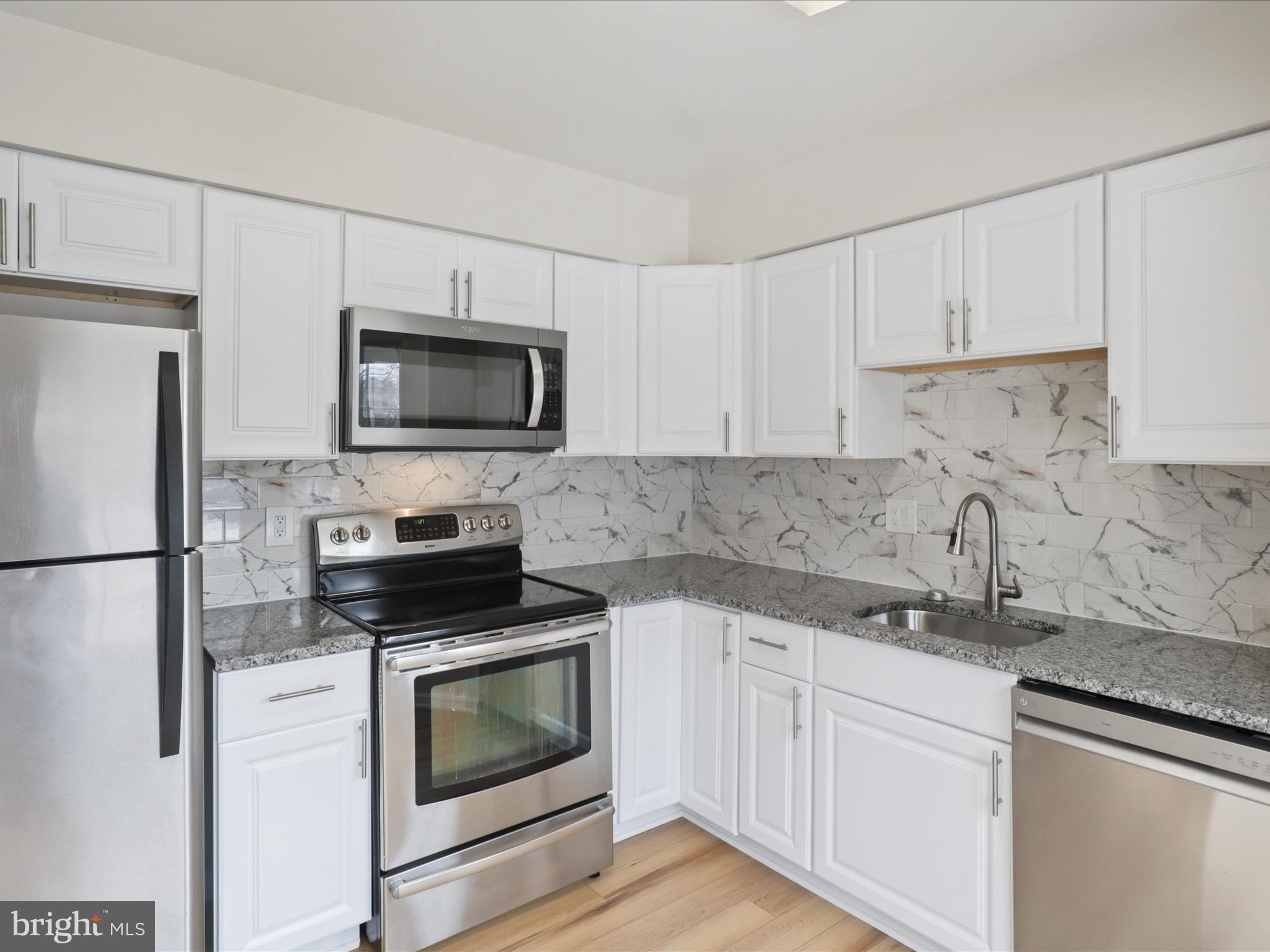 HERITAGE SQUARE - Residential Lease