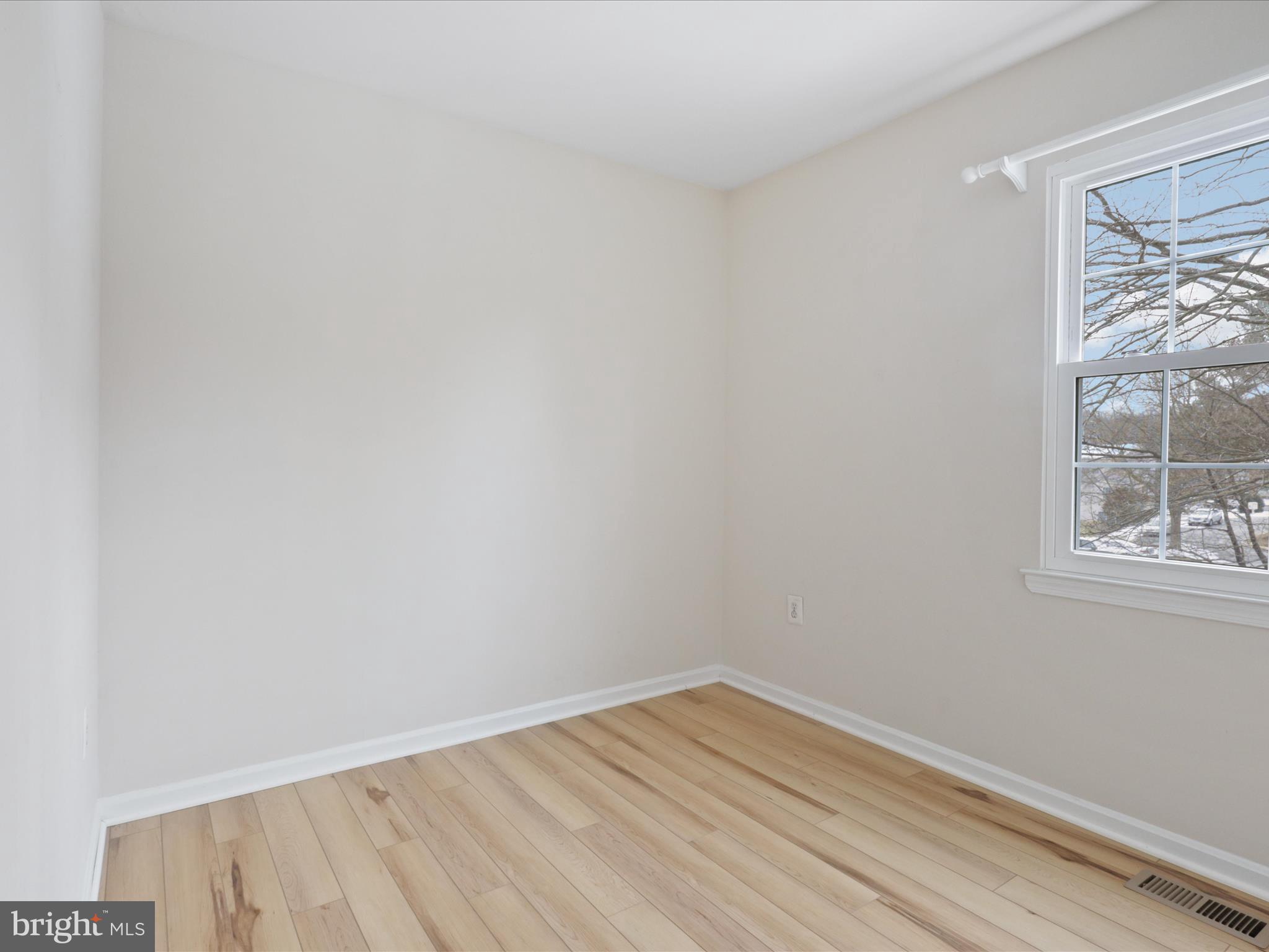 HERITAGE SQUARE - Residential Lease