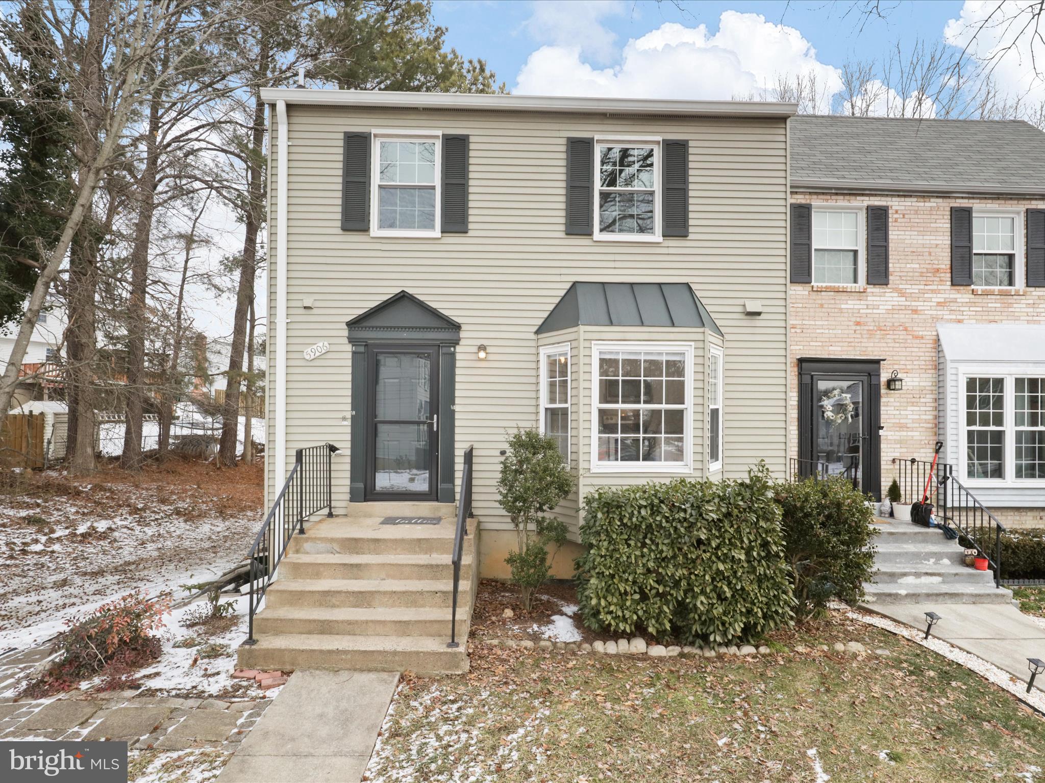 HERITAGE SQUARE - Residential Lease