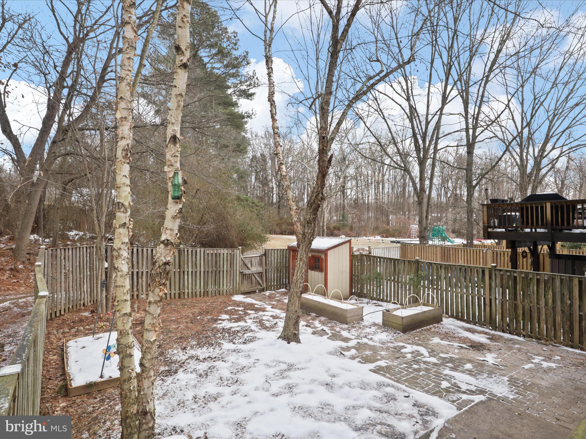 HERITAGE SQUARE - Residential Lease