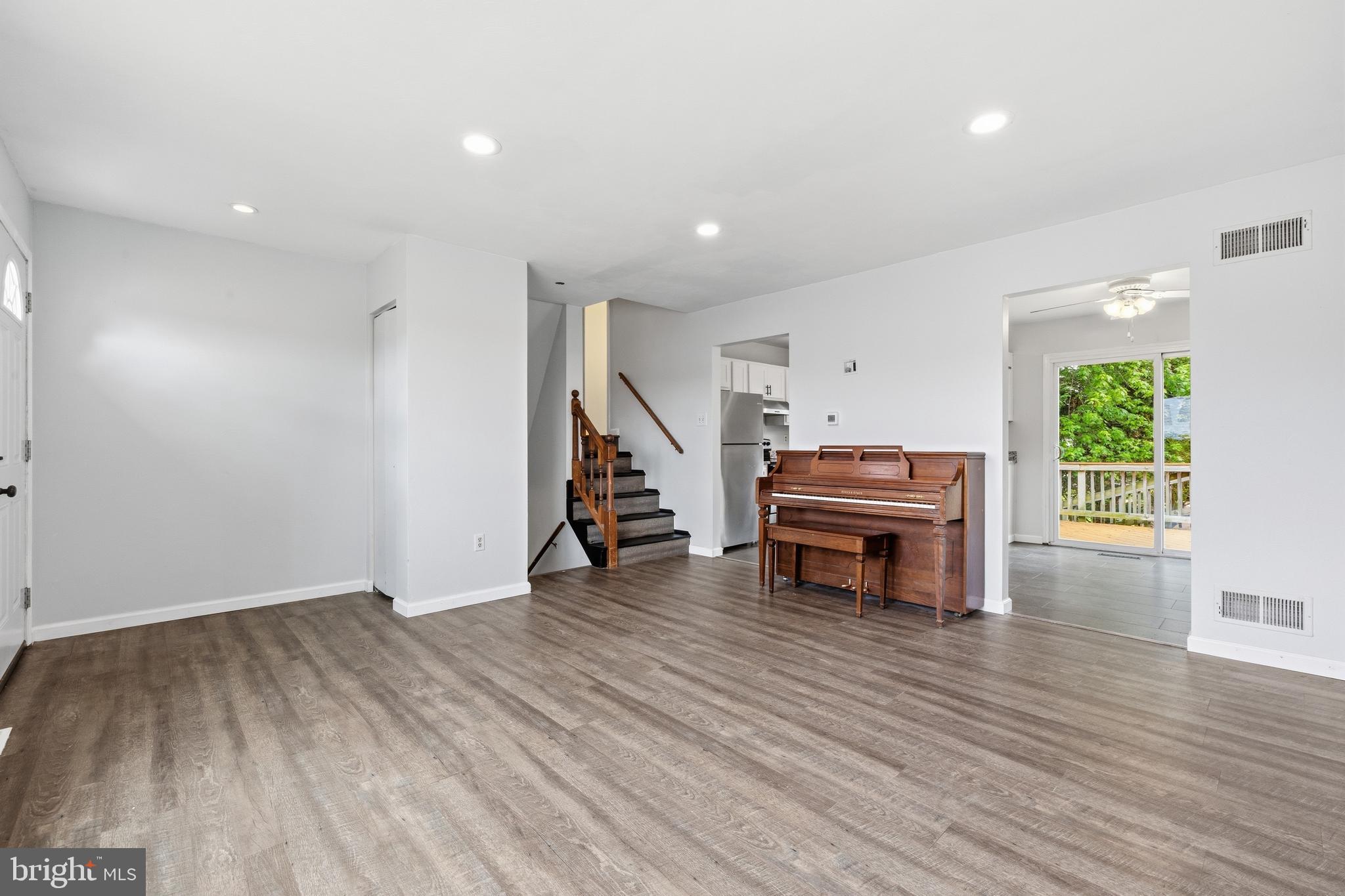 MT AIRY VILLAGE - Residential