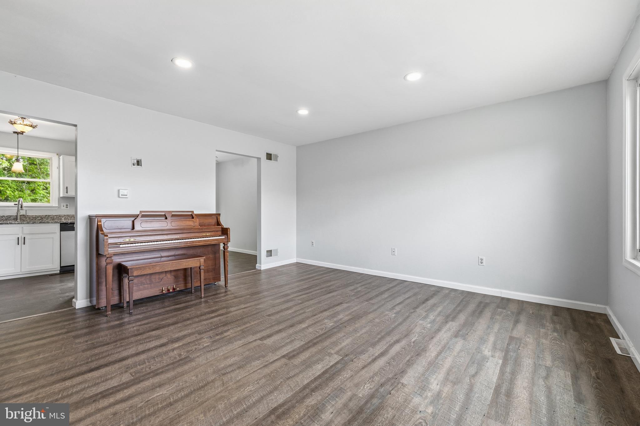 MT AIRY VILLAGE - Residential