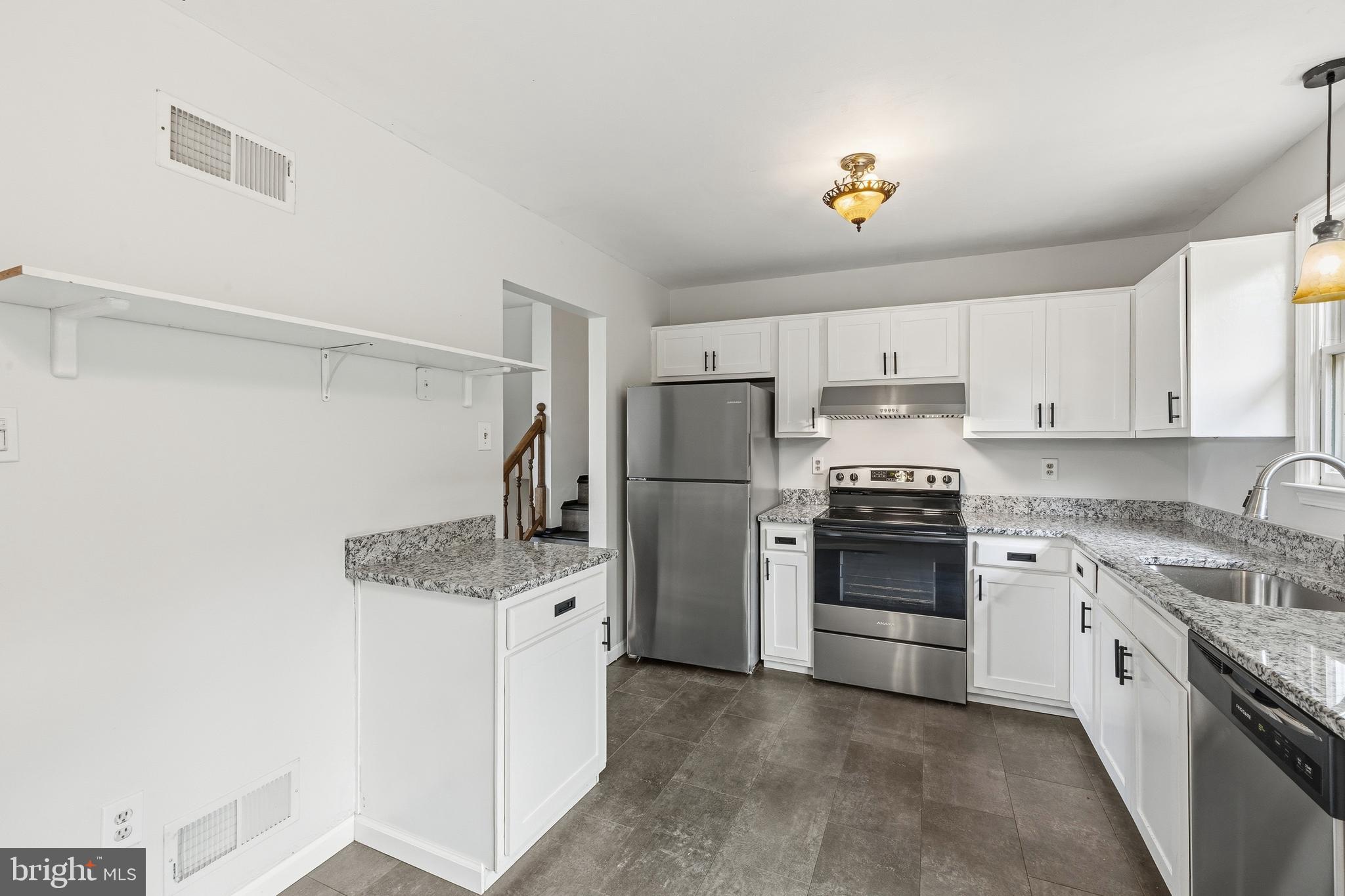 MT AIRY VILLAGE - Residential