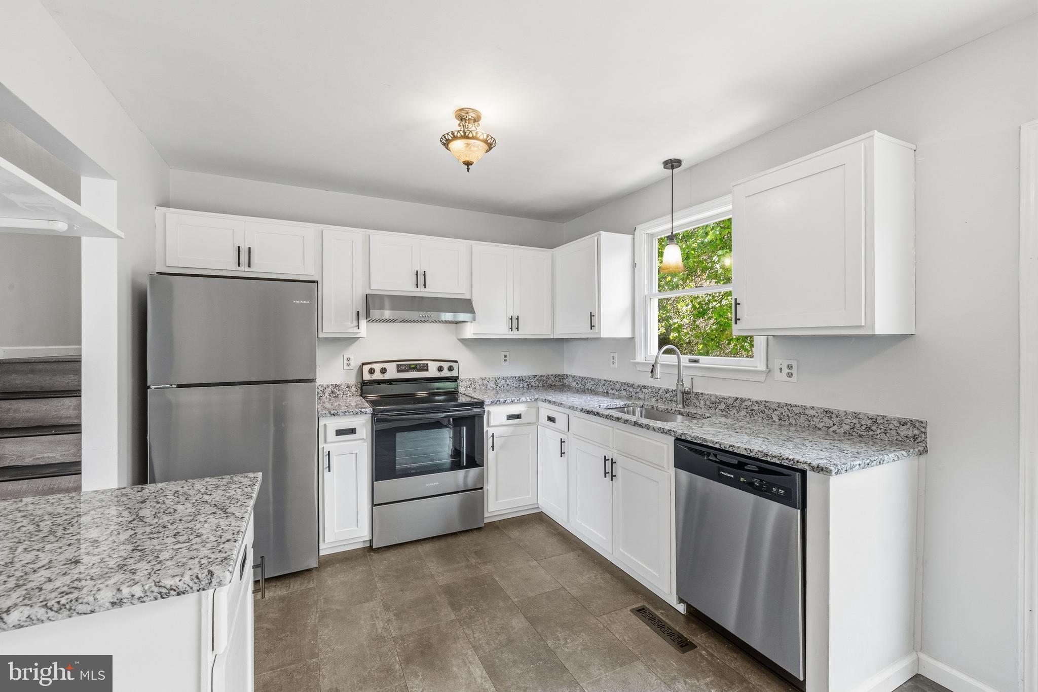 MT AIRY VILLAGE - Residential