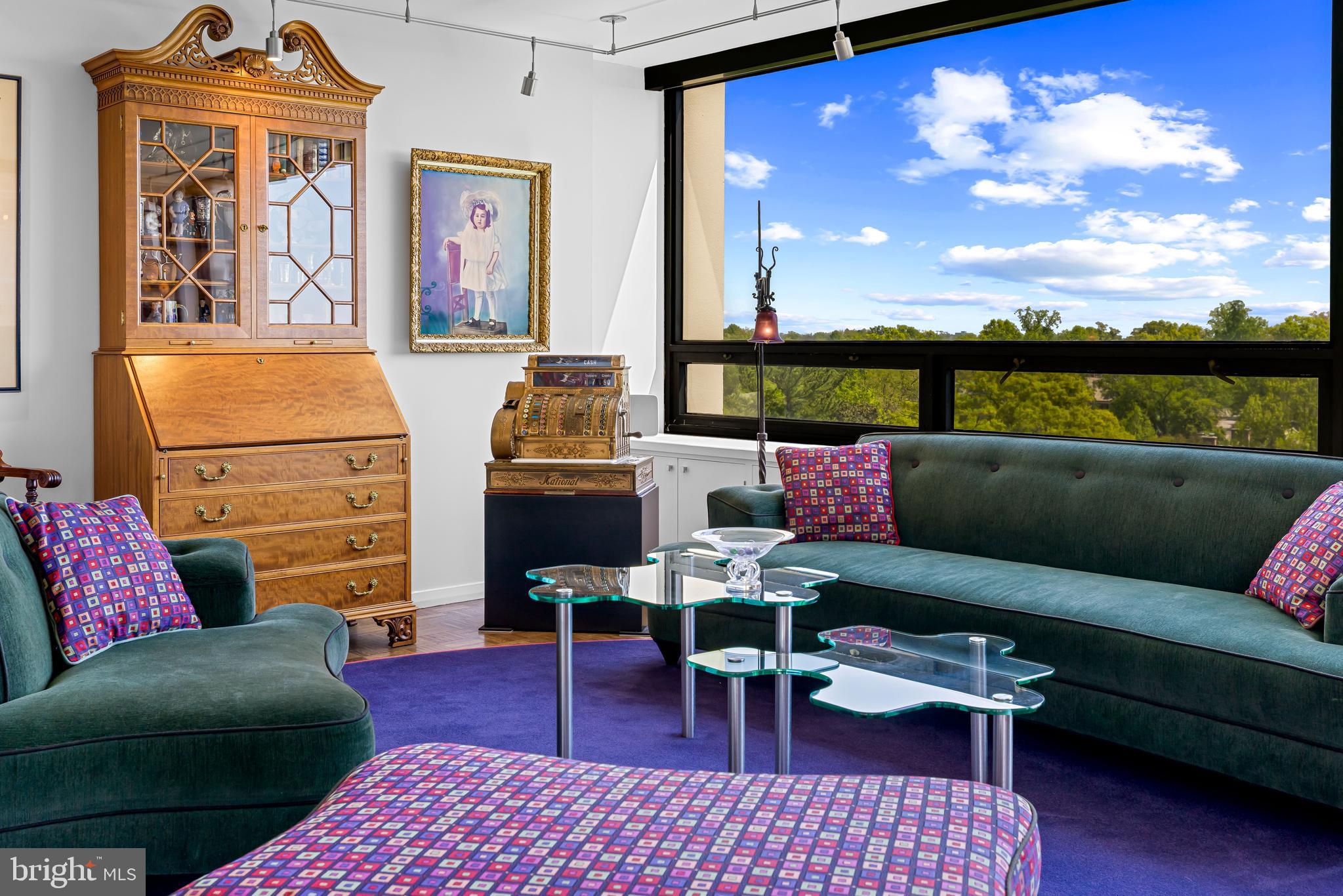 4000 N CHARLES STREET 912