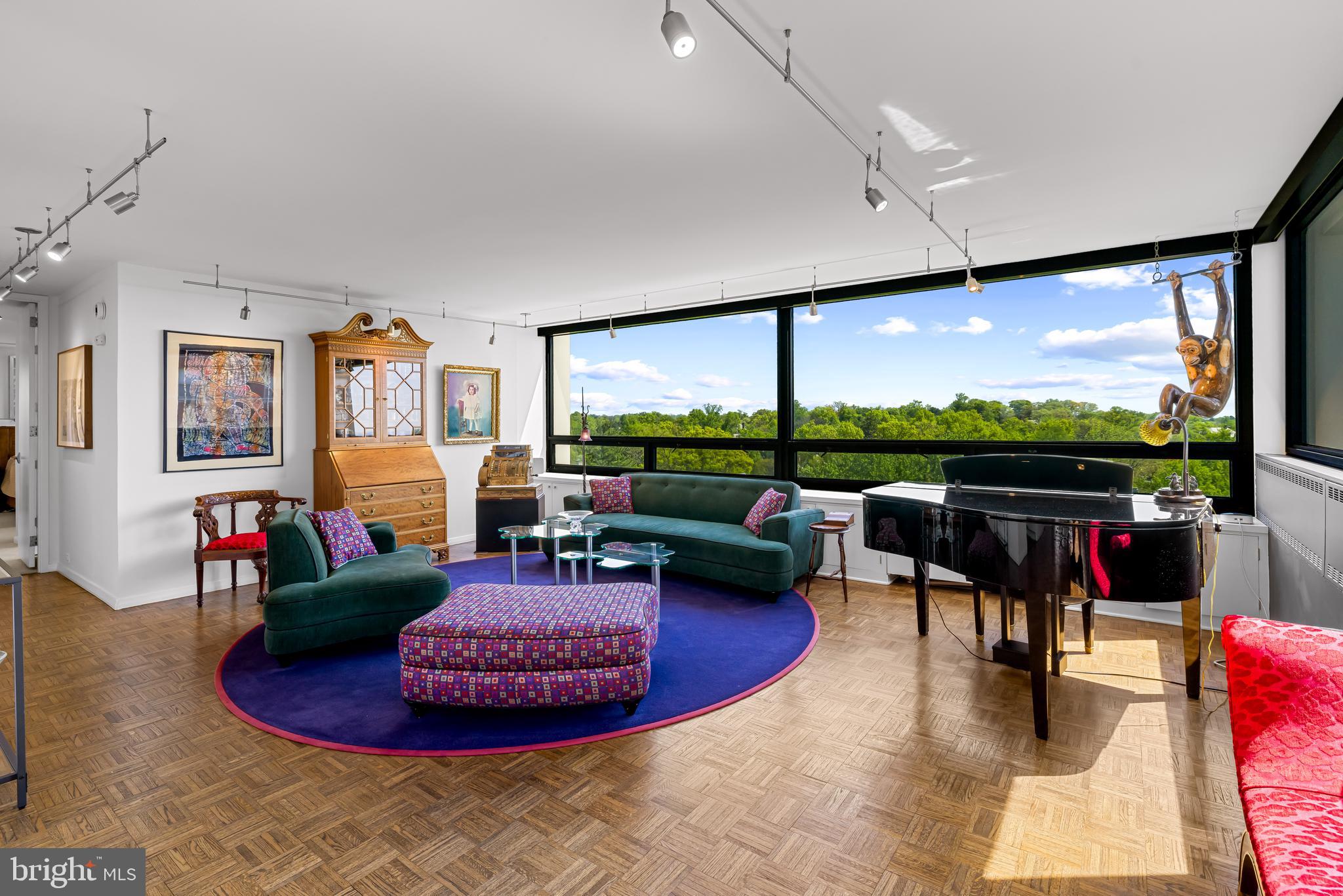 4000 N CHARLES STREET 912