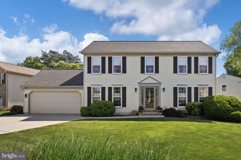 Photo of 5593 Ann Peake Drive, FAIRFAX, VA 22032 (MLS # VAFX2306122)