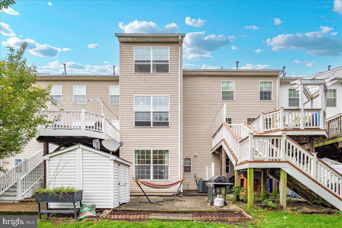 BALLENGER CREEK CENTER POND - Residential