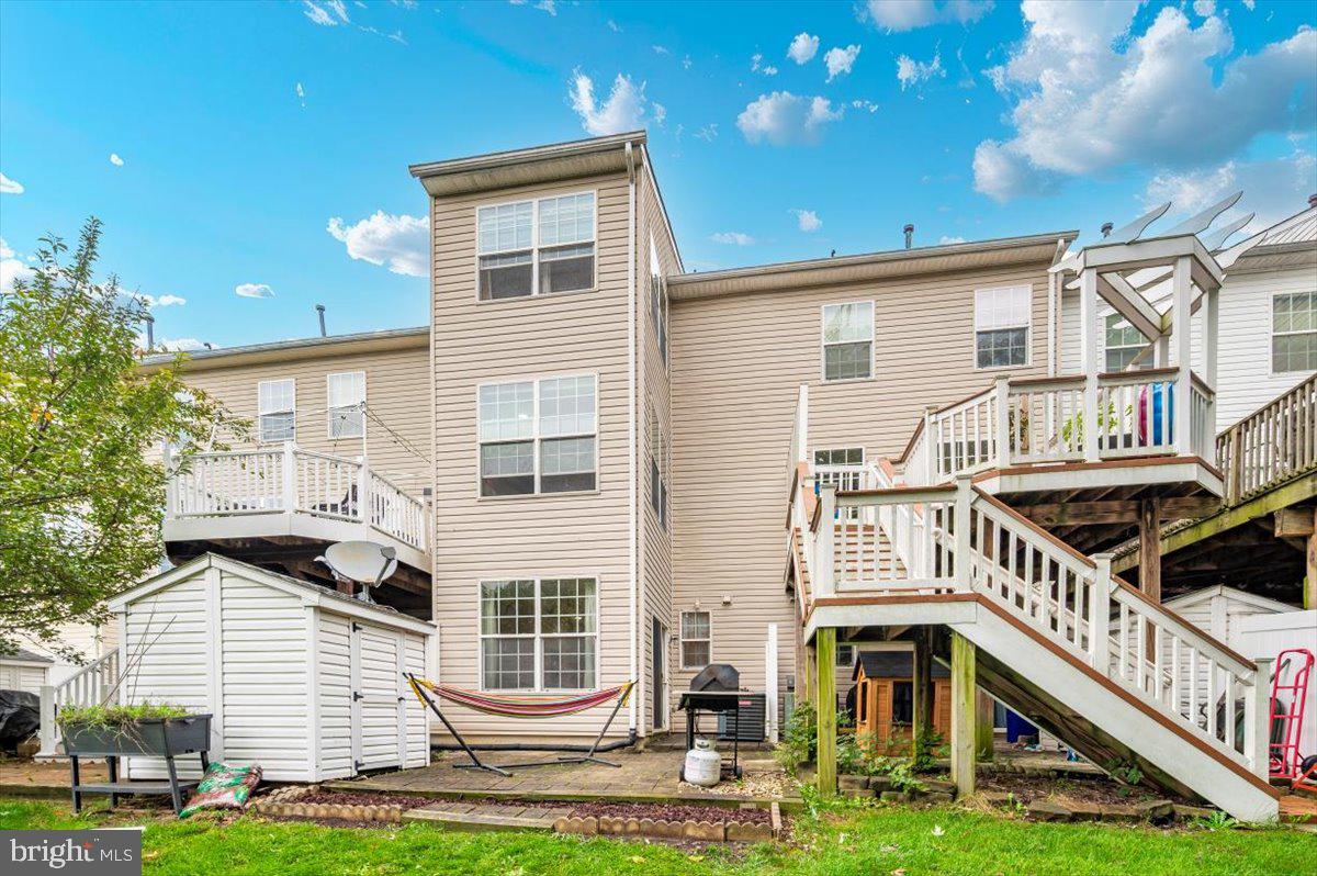 BALLENGER CREEK CENTER POND - Residential