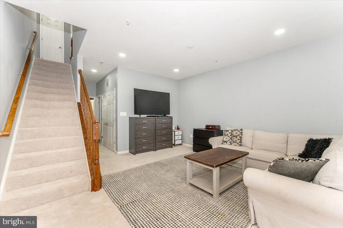 BALLENGER CREEK CENTER POND - Residential