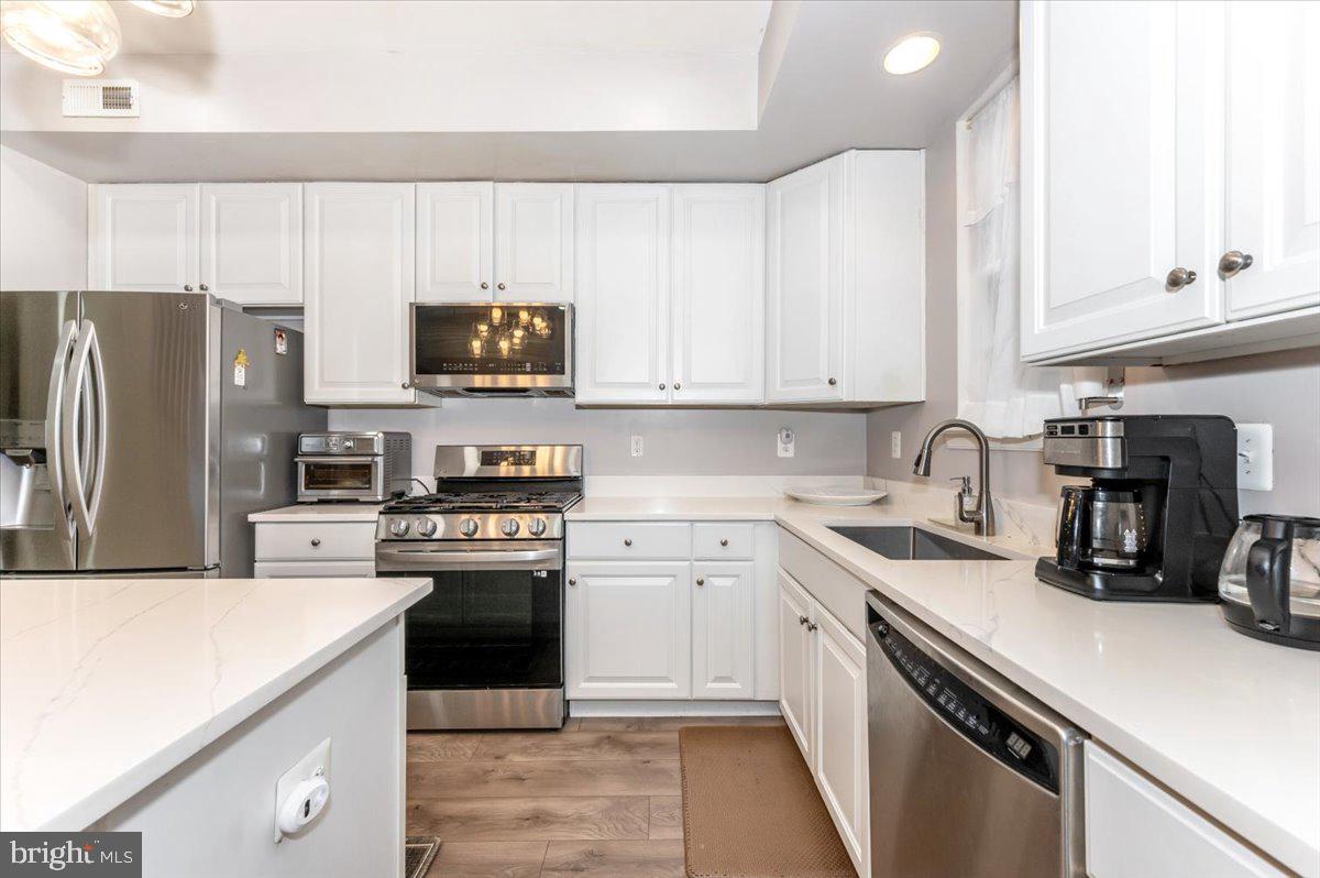 BALLENGER CREEK CENTER POND - Residential