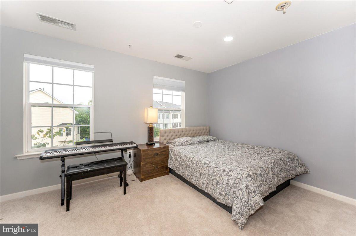 BALLENGER CREEK CENTER POND - Residential