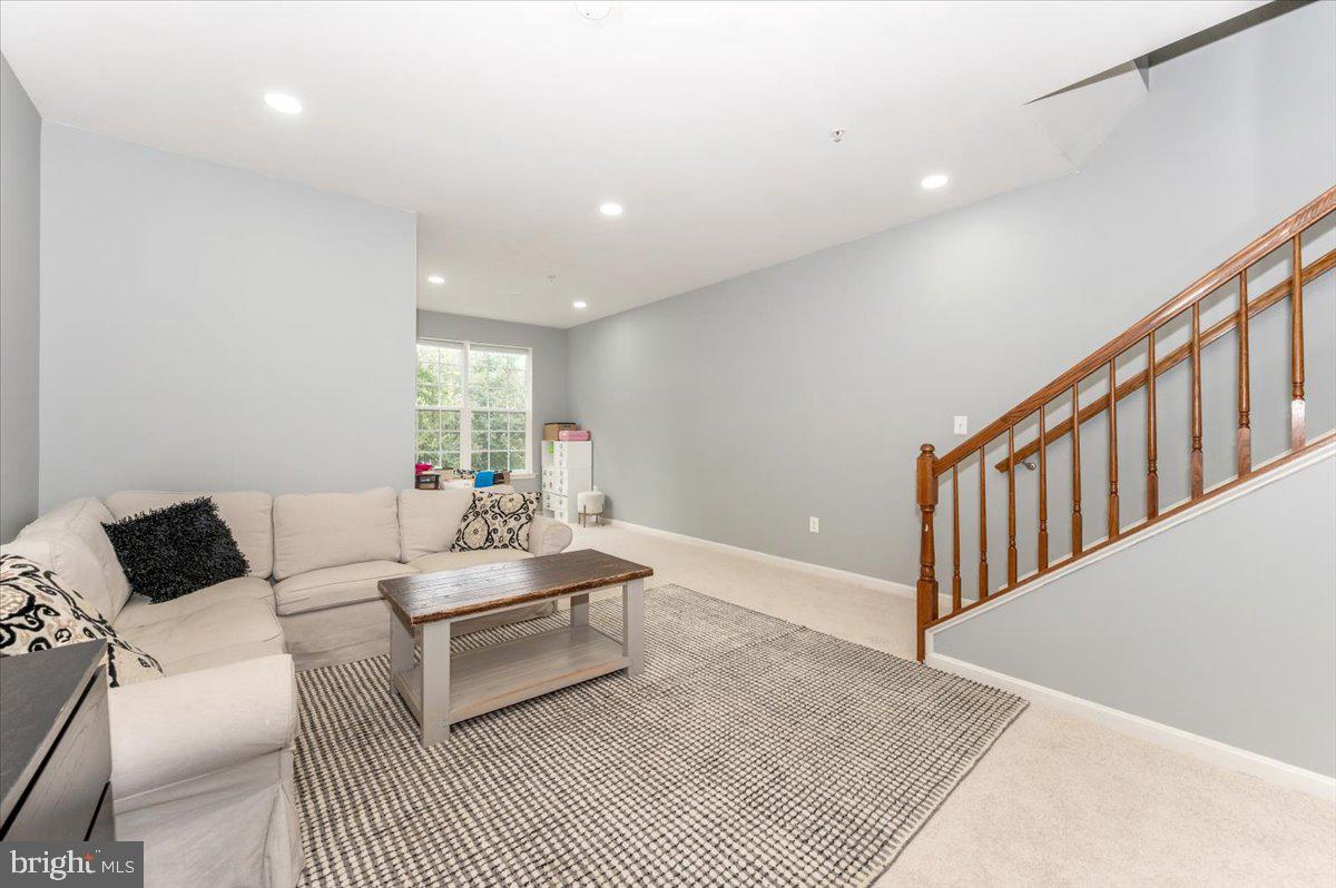 BALLENGER CREEK CENTER POND - Residential