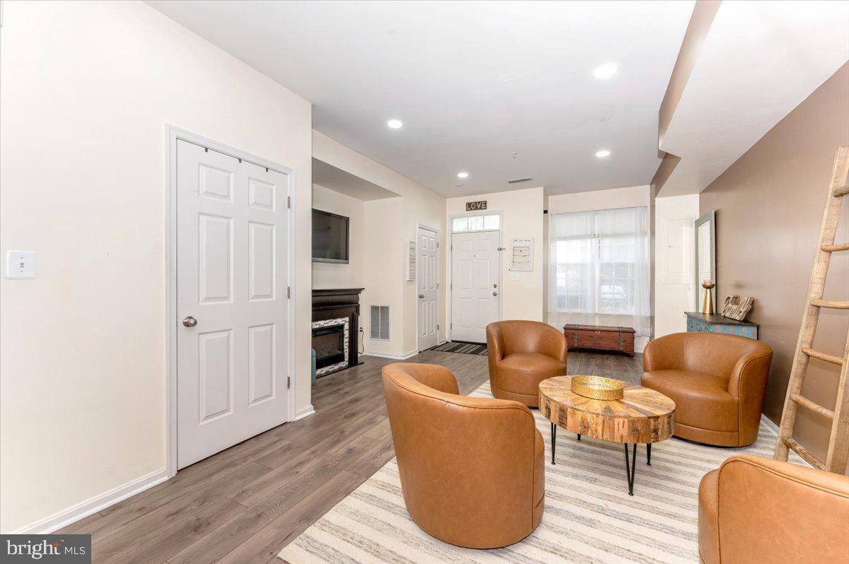 BALLENGER CREEK CENTER POND - Residential