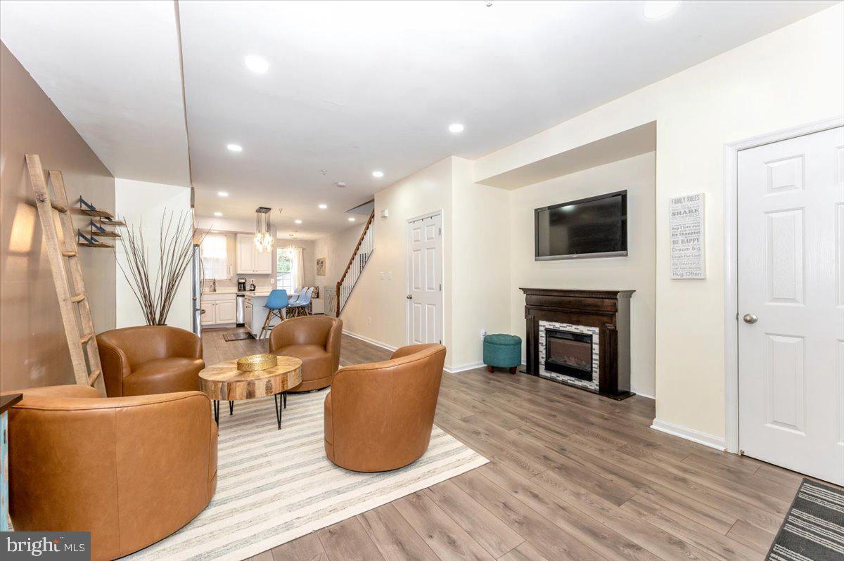 BALLENGER CREEK CENTER POND - Residential