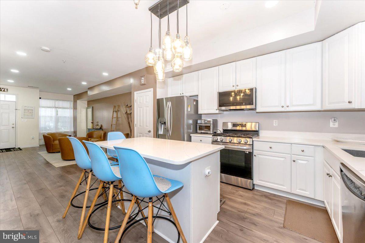 BALLENGER CREEK CENTER POND - Residential