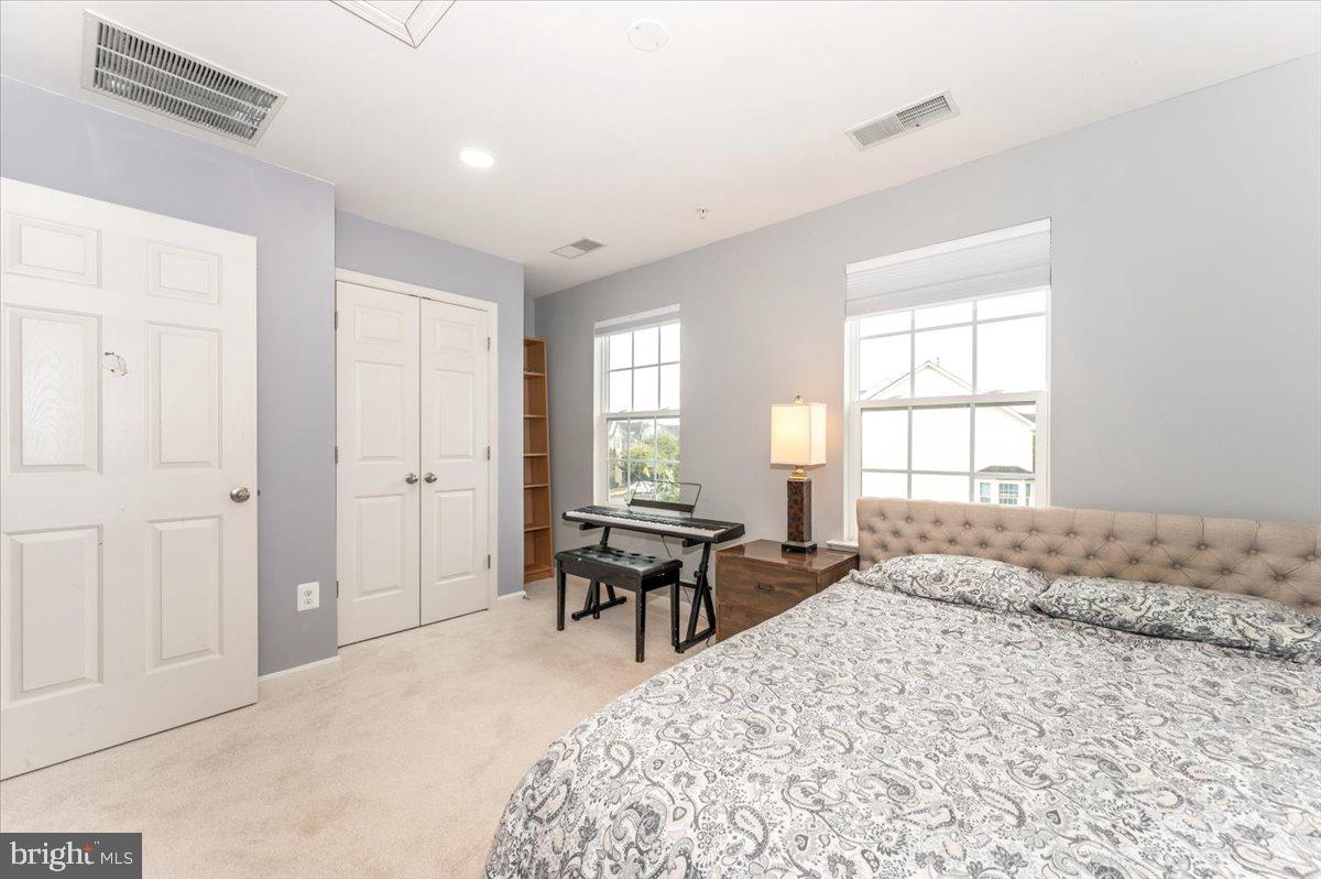 BALLENGER CREEK CENTER POND - Residential