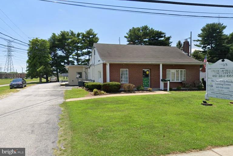 Versatile space perfect for retail, office, medical, or service-based businesses.
Space features 5 private offices, storage and private restroom.
ADA ramp access.
High-visibility frontage with constant foot & vehicle traffic.
Spacious lot with ample parking & easy customer access.
Minutes from I-695, I-95 & Baltimore City, ensuring high accessibility.
Surrounded by established businesses, residential neighborhoods, and shopping centers.
Close to major transit routes, increasing daily traffic flow.