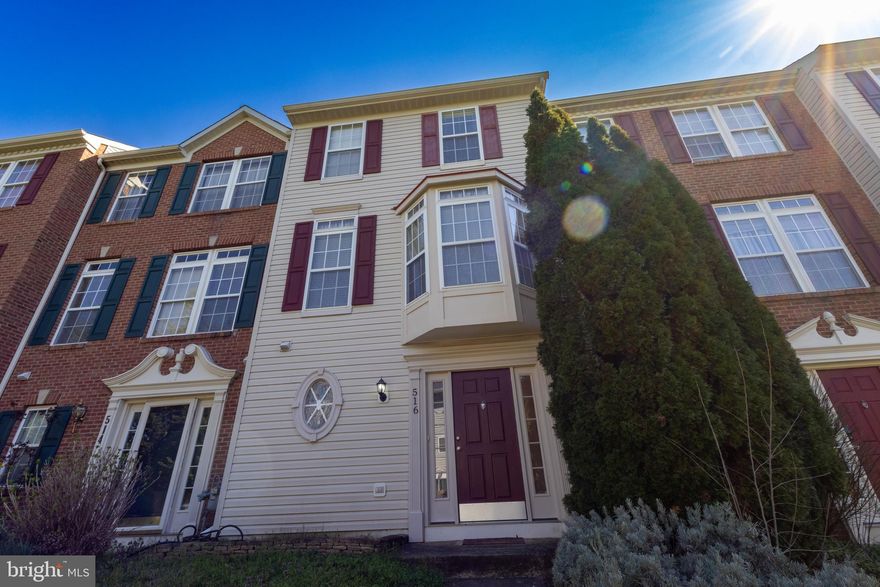 Renovated 4 level townhouse, kitchen with granite counter tops and Island, wood floors, eat in with bay window and desk area, upgraded appliances and rear deck.  Upper 1 level 2 large rooms with 2 full baths. 4th level loft master bedroom with full bath.  Lower foyer with wood floors, 1/2 bath, oversized garage. Walk to park, and tennis courts, playground and pavilion. Great location near shopping, schools & commuter routes. 700 credit and stable income required.