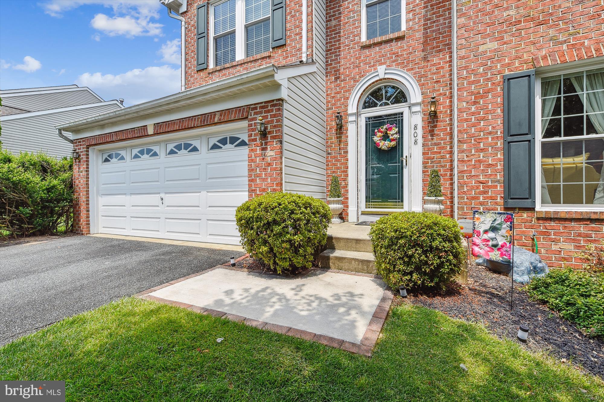 808 PINE CREEK WAY