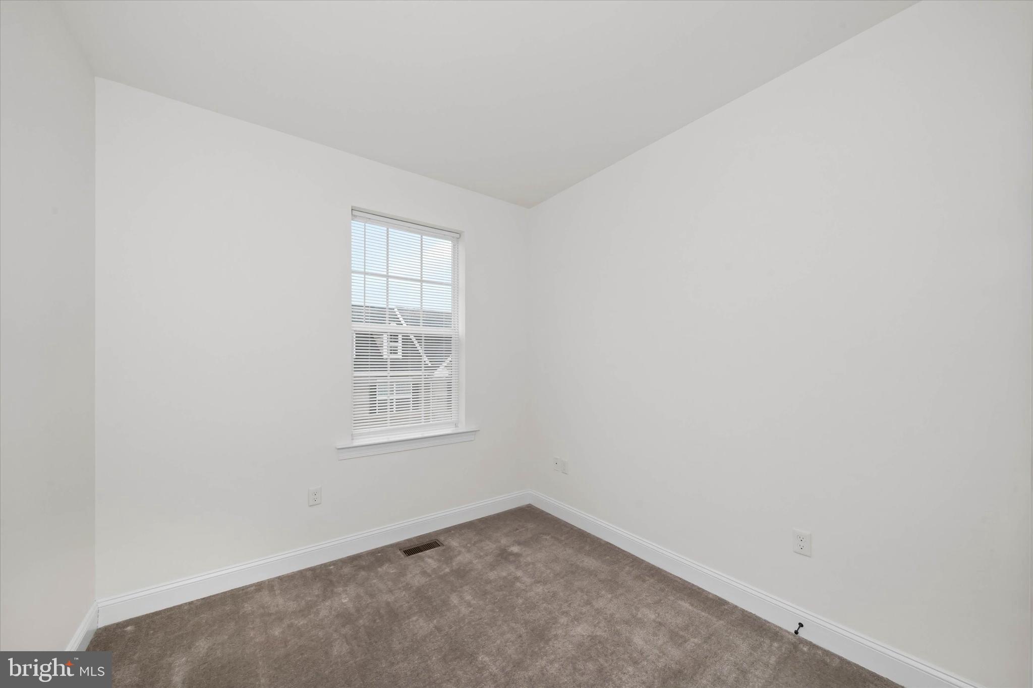 LINDEN HILL STATION - Residential Lease