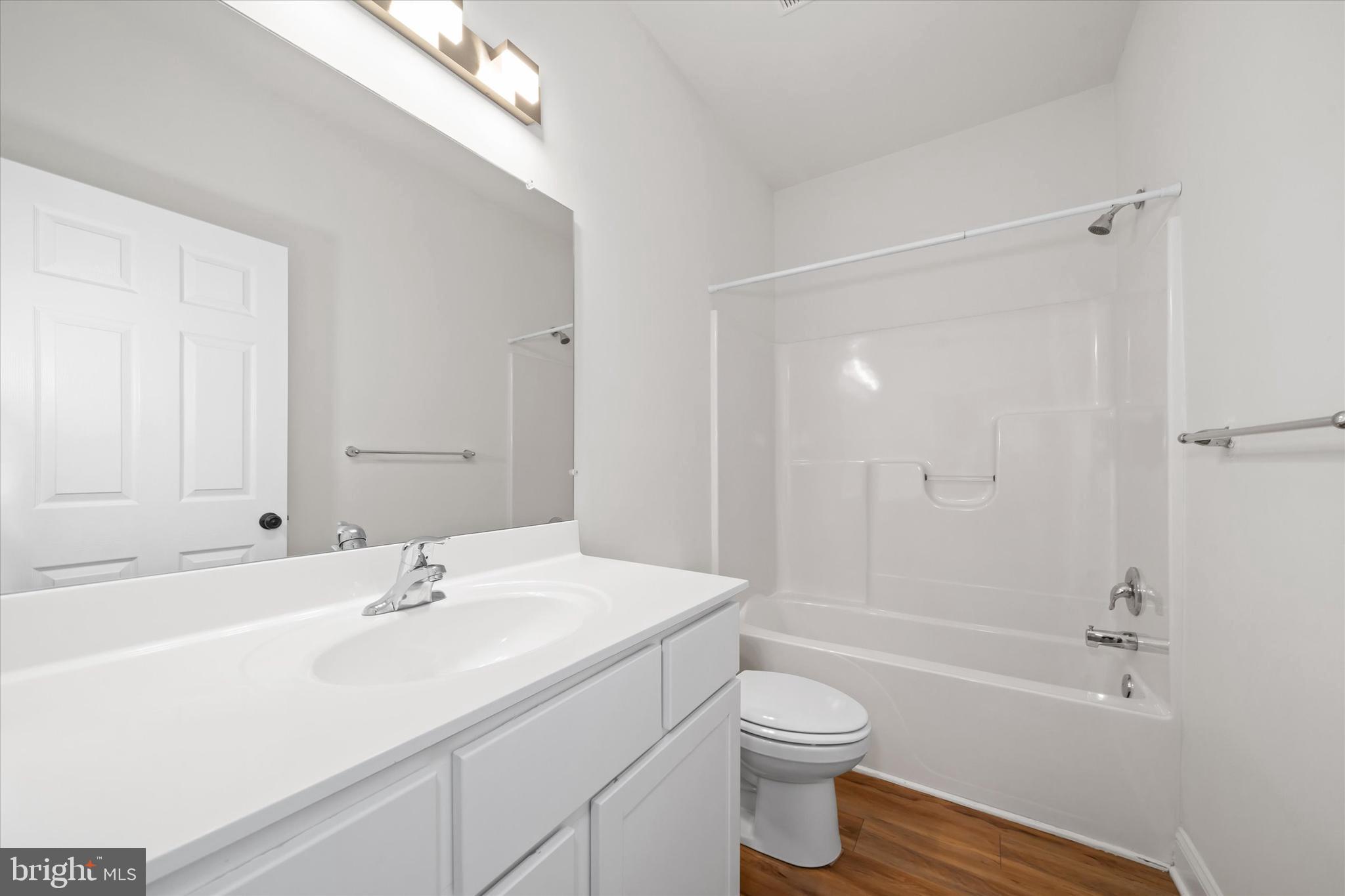 LINDEN HILL STATION - Residential Lease