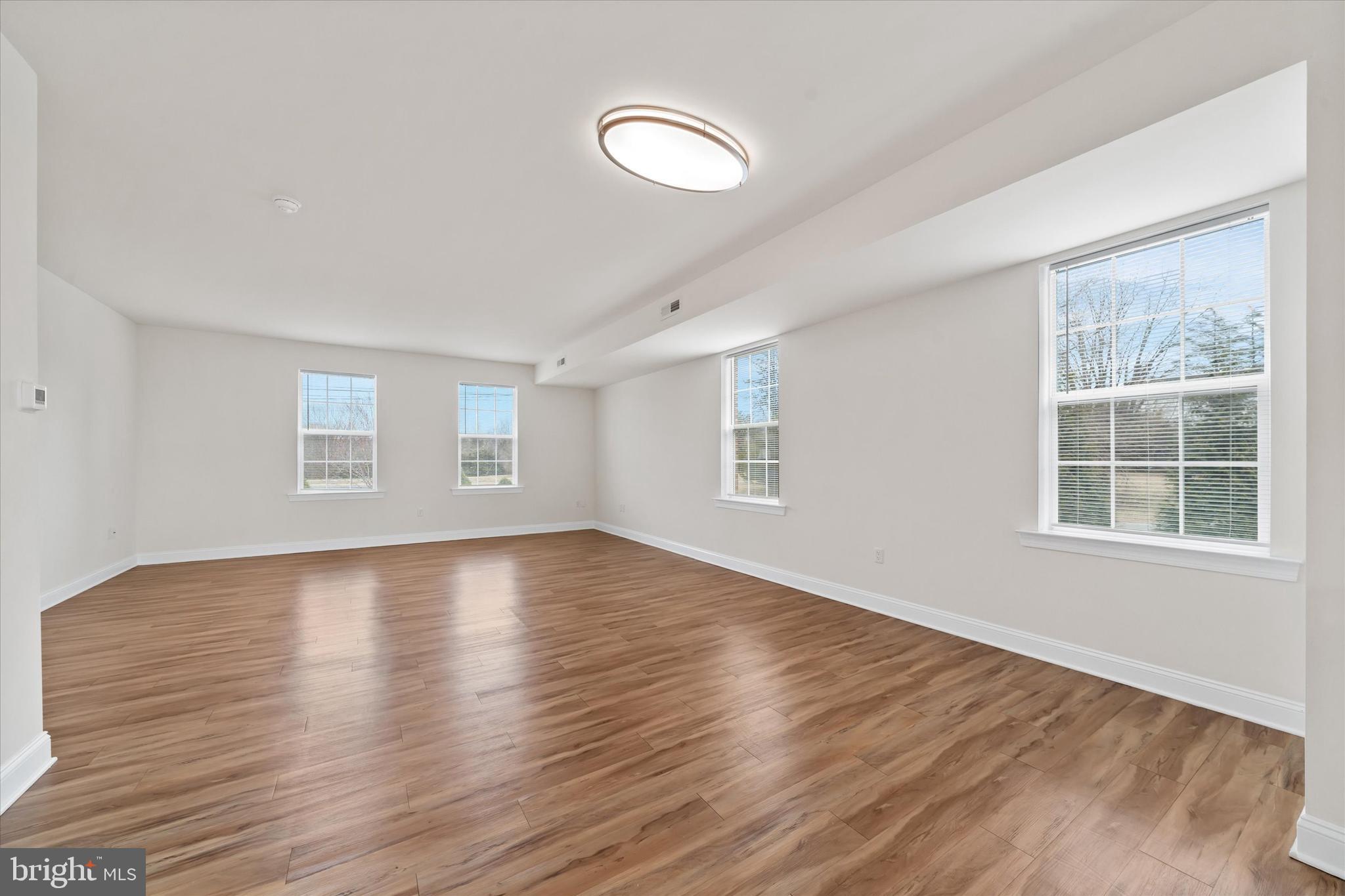 LINDEN HILL STATION - Residential Lease