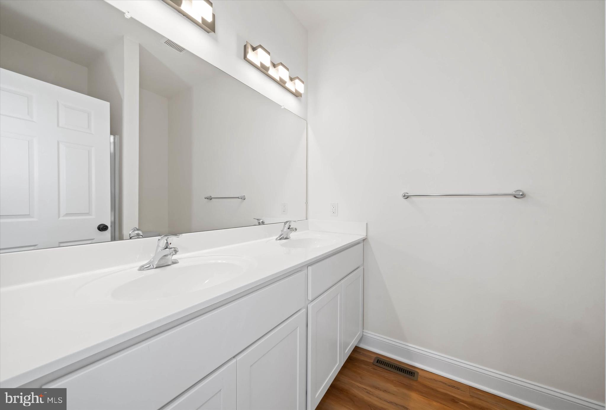 LINDEN HILL STATION - Residential Lease