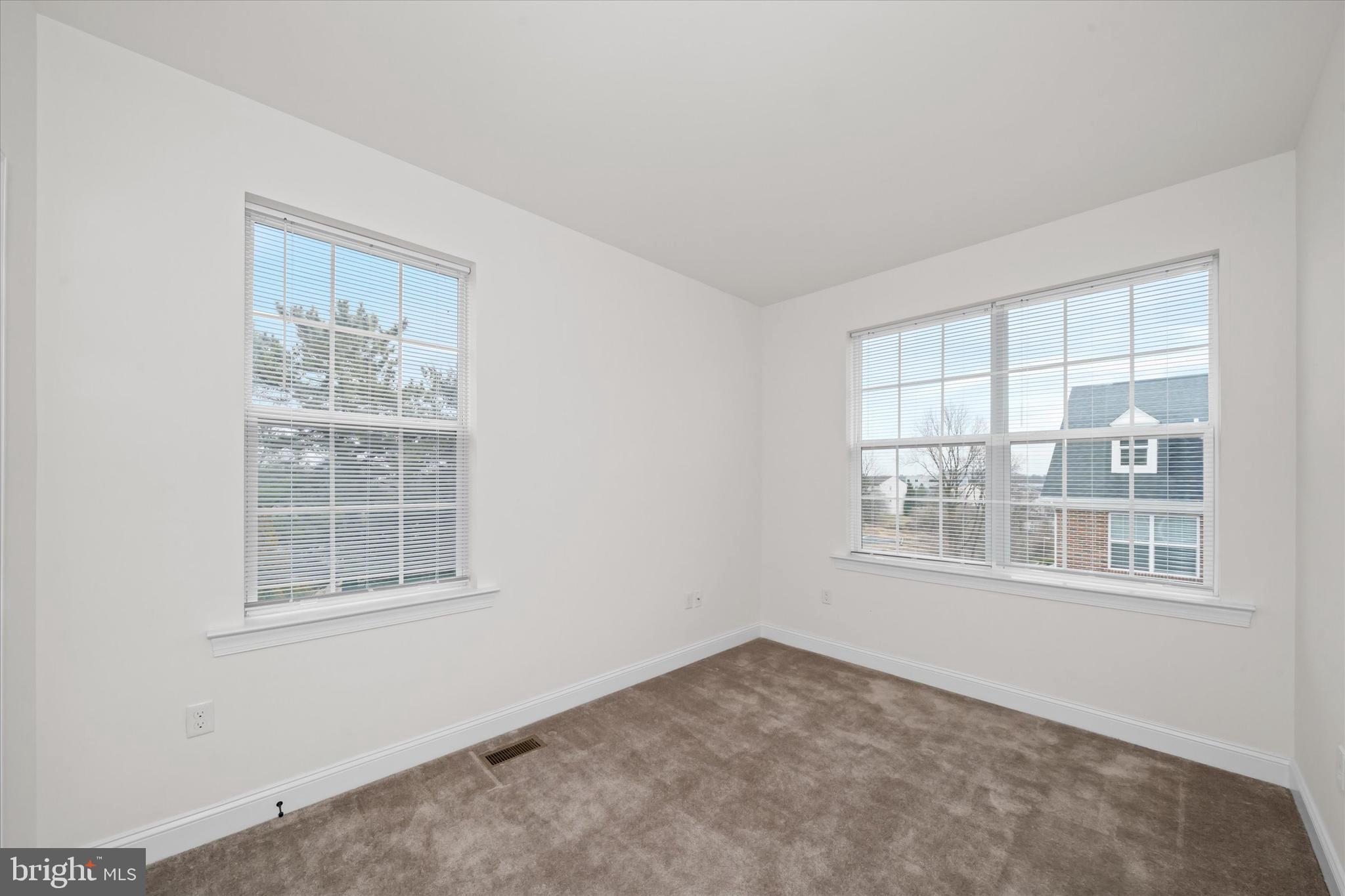 LINDEN HILL STATION - Residential Lease