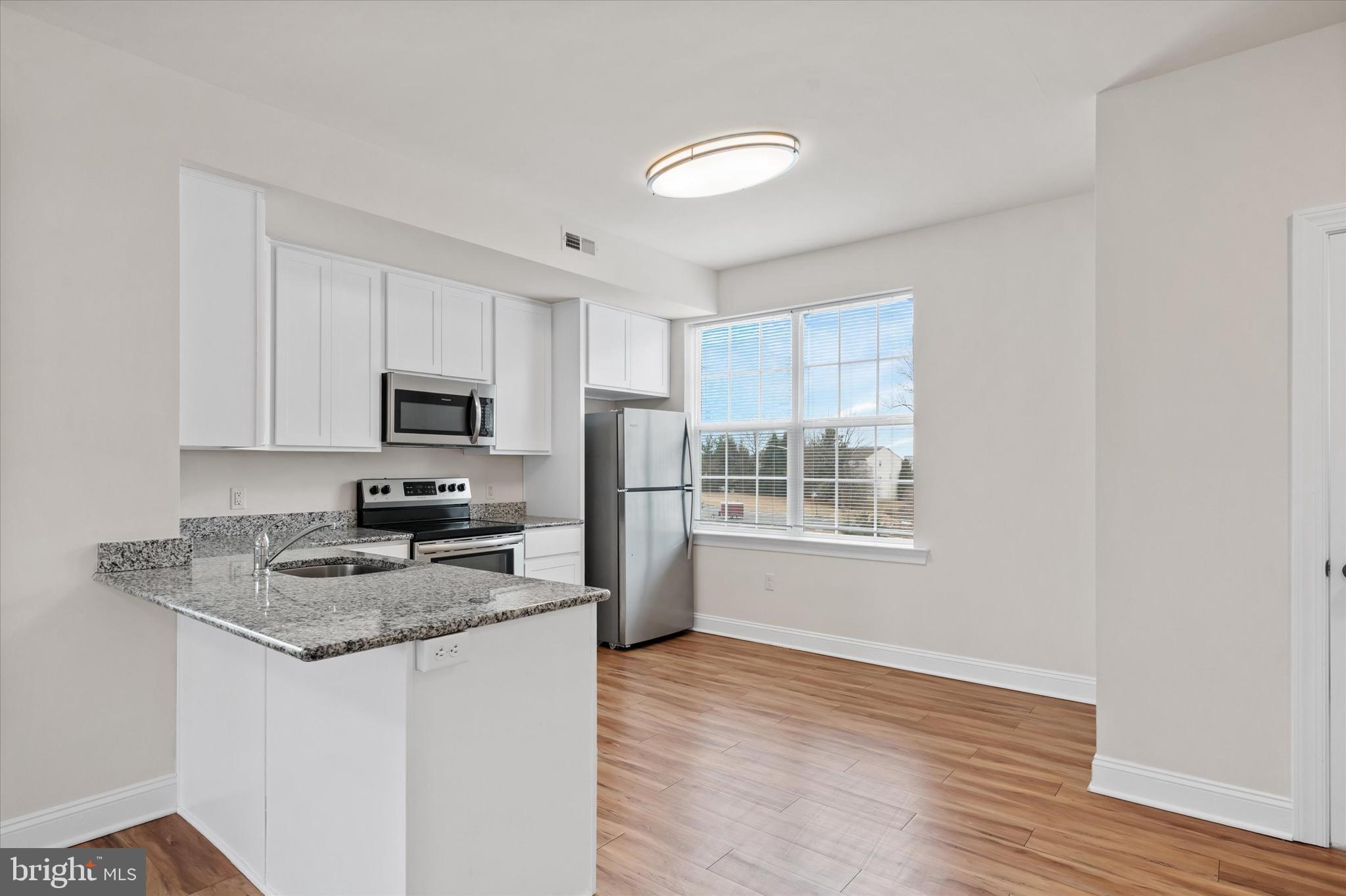 LINDEN HILL STATION - Residential Lease