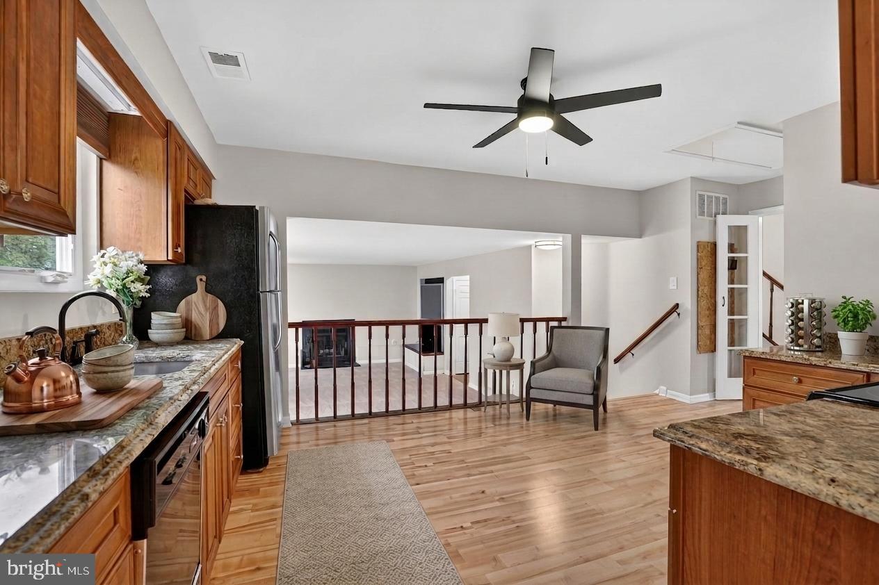 306 LOUNSBURY COURT NE