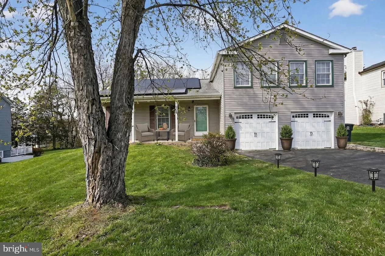 306 Lounsbury Court NE