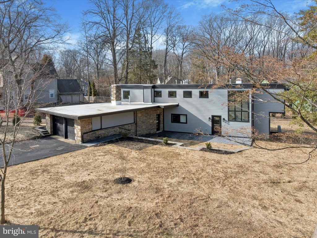 Photo of 410 Sandy Bank Road, MEDIA, PA 19063 (MLS # PADE2106328)