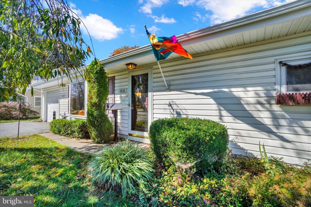 Photo of 1432 Dartmouth Road, YORK, PA 17404 (MLS # PAYK2091920)