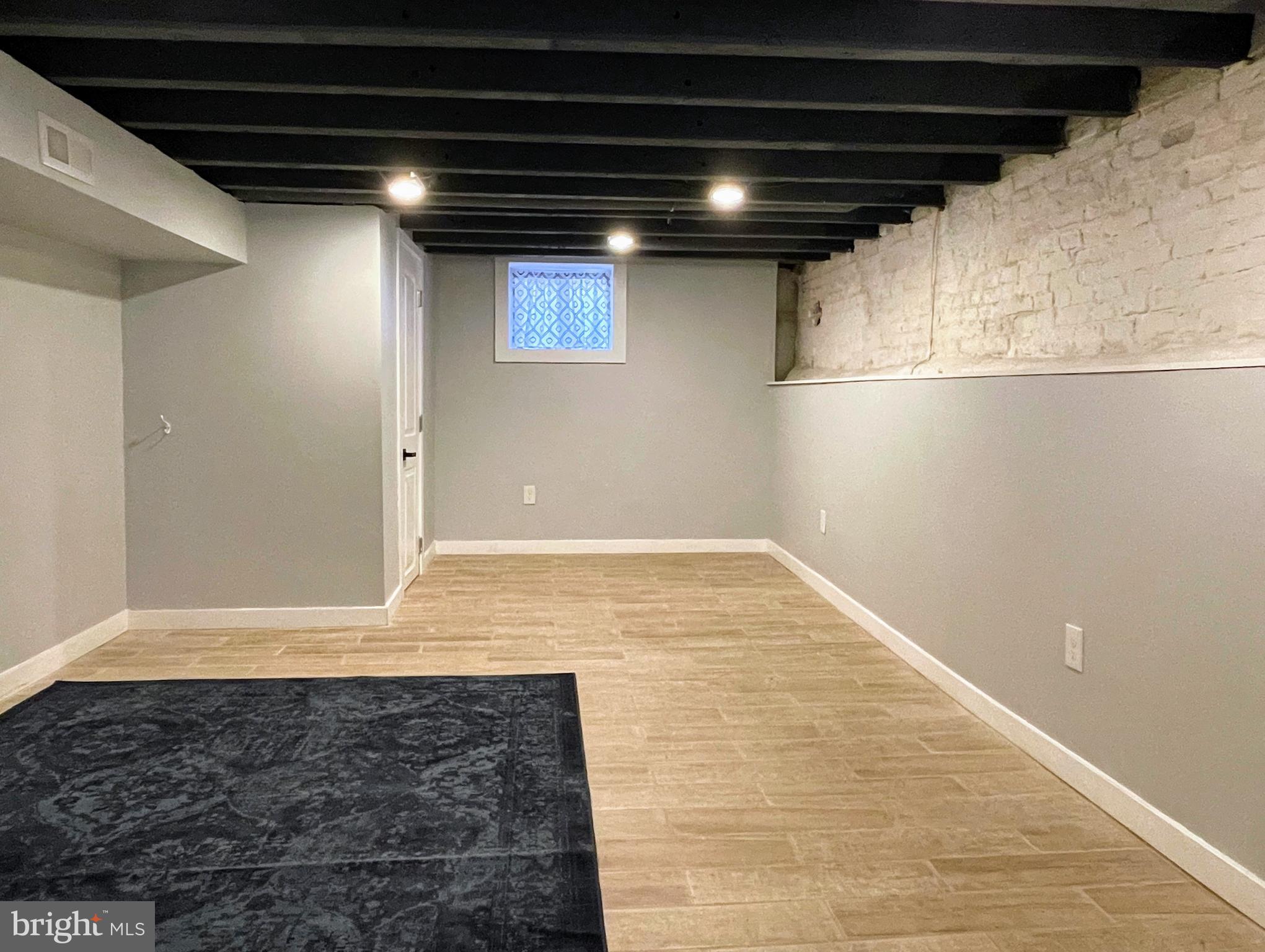 DICKINSON NARROWS - Residential Lease