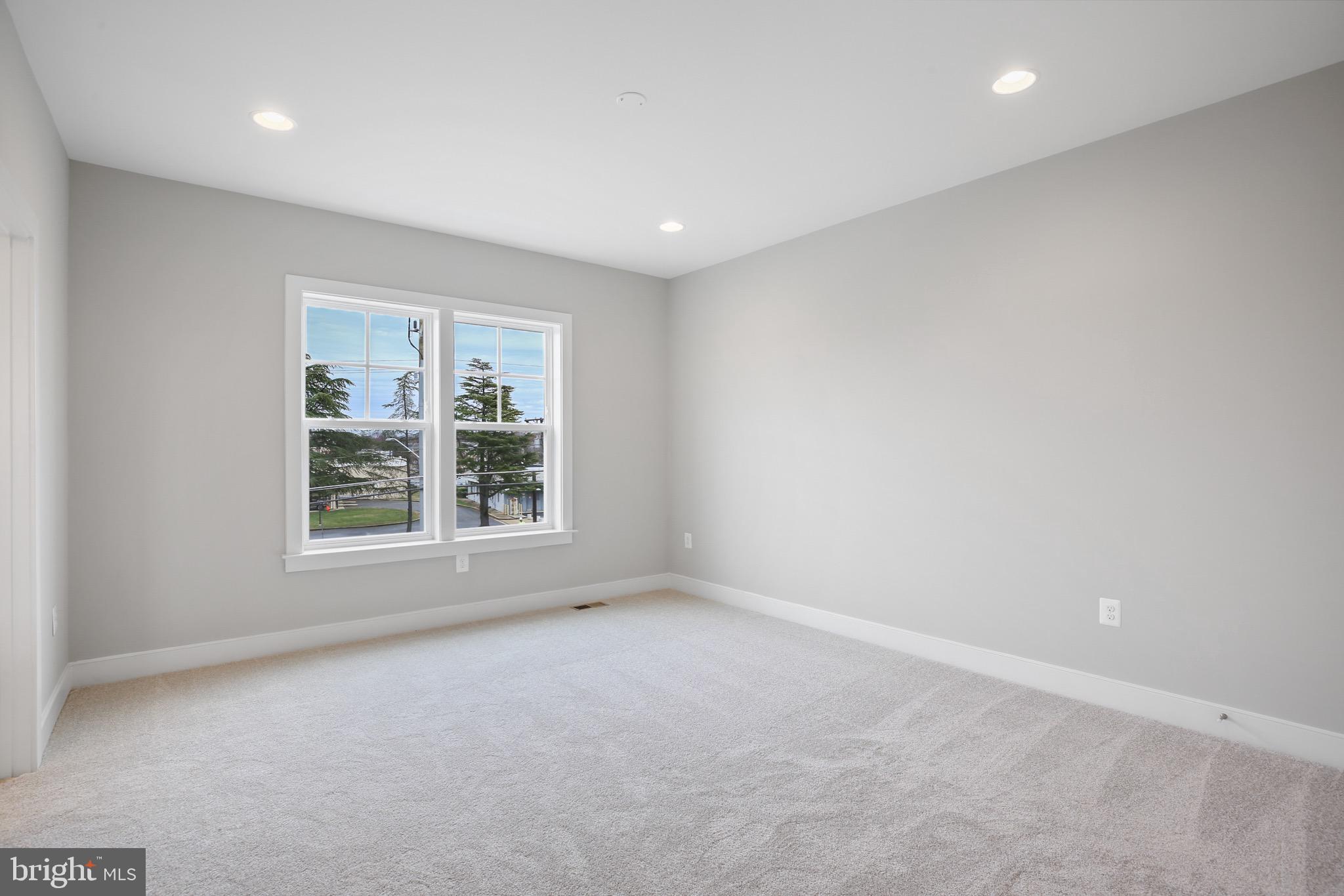 VIENNA WOODS - Residential