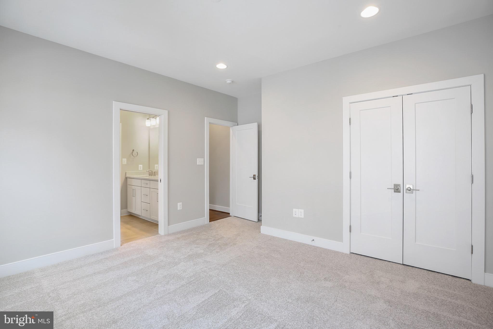 VIENNA WOODS - Residential