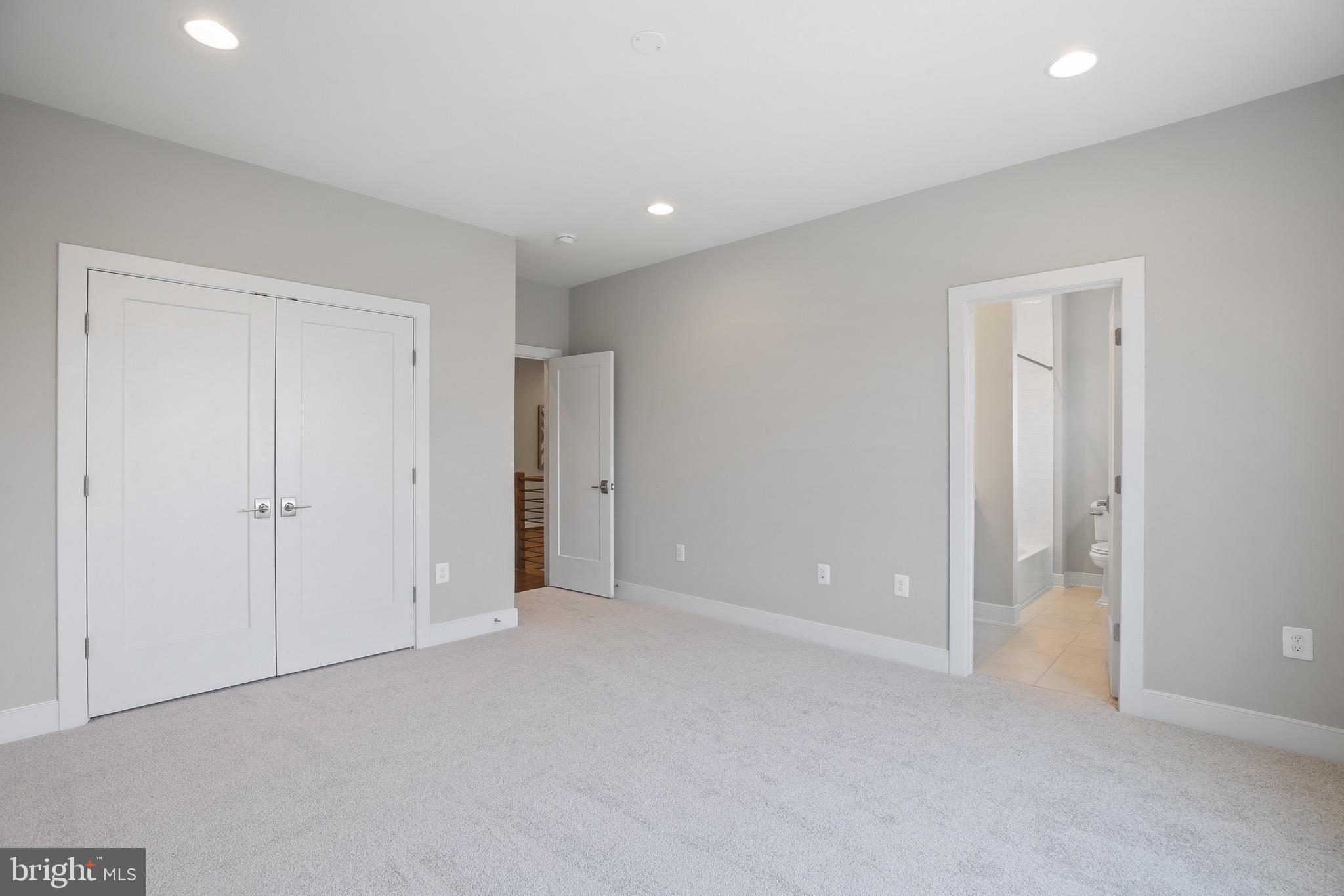 VIENNA WOODS - Residential