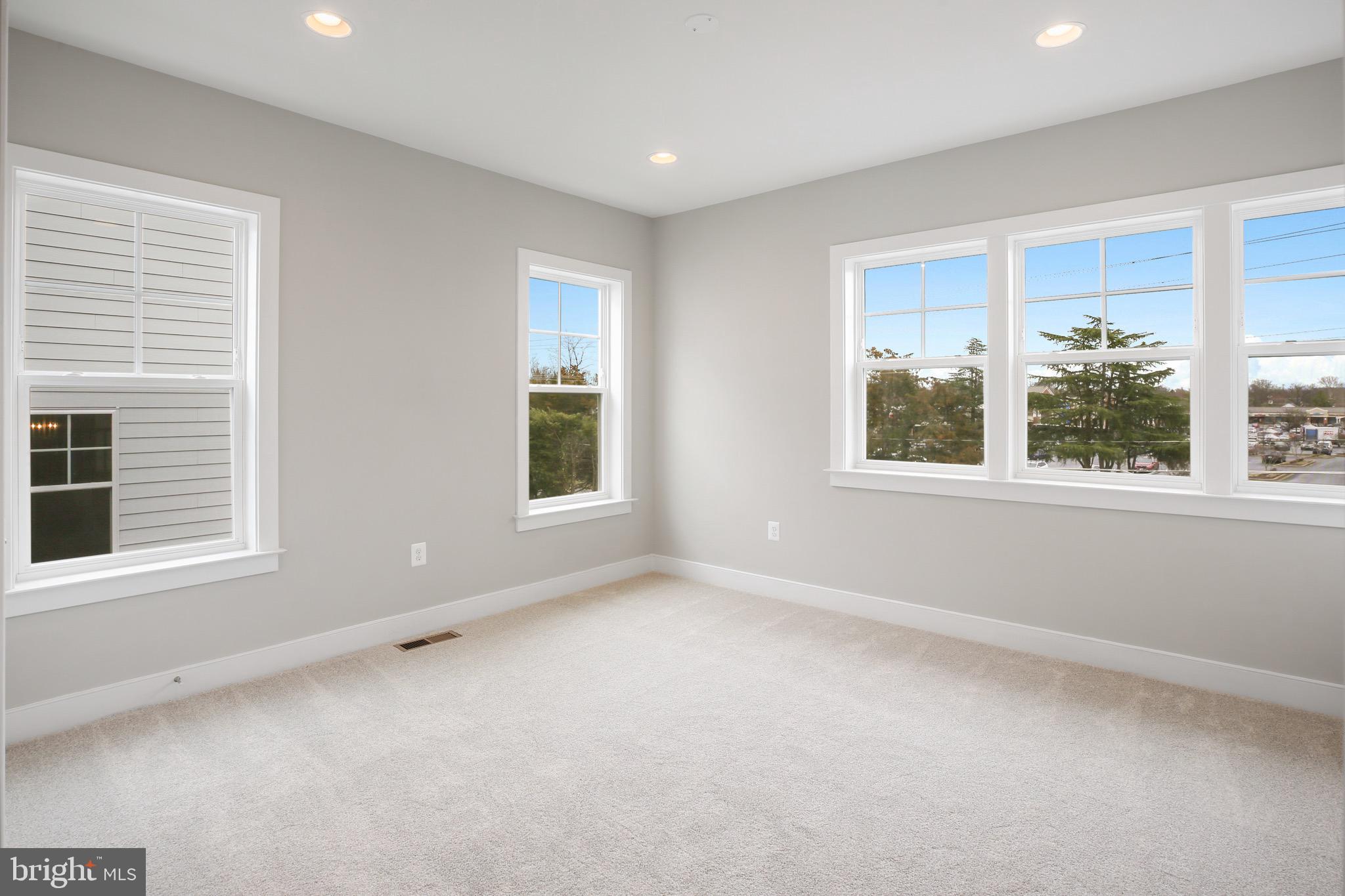 VIENNA WOODS - Residential