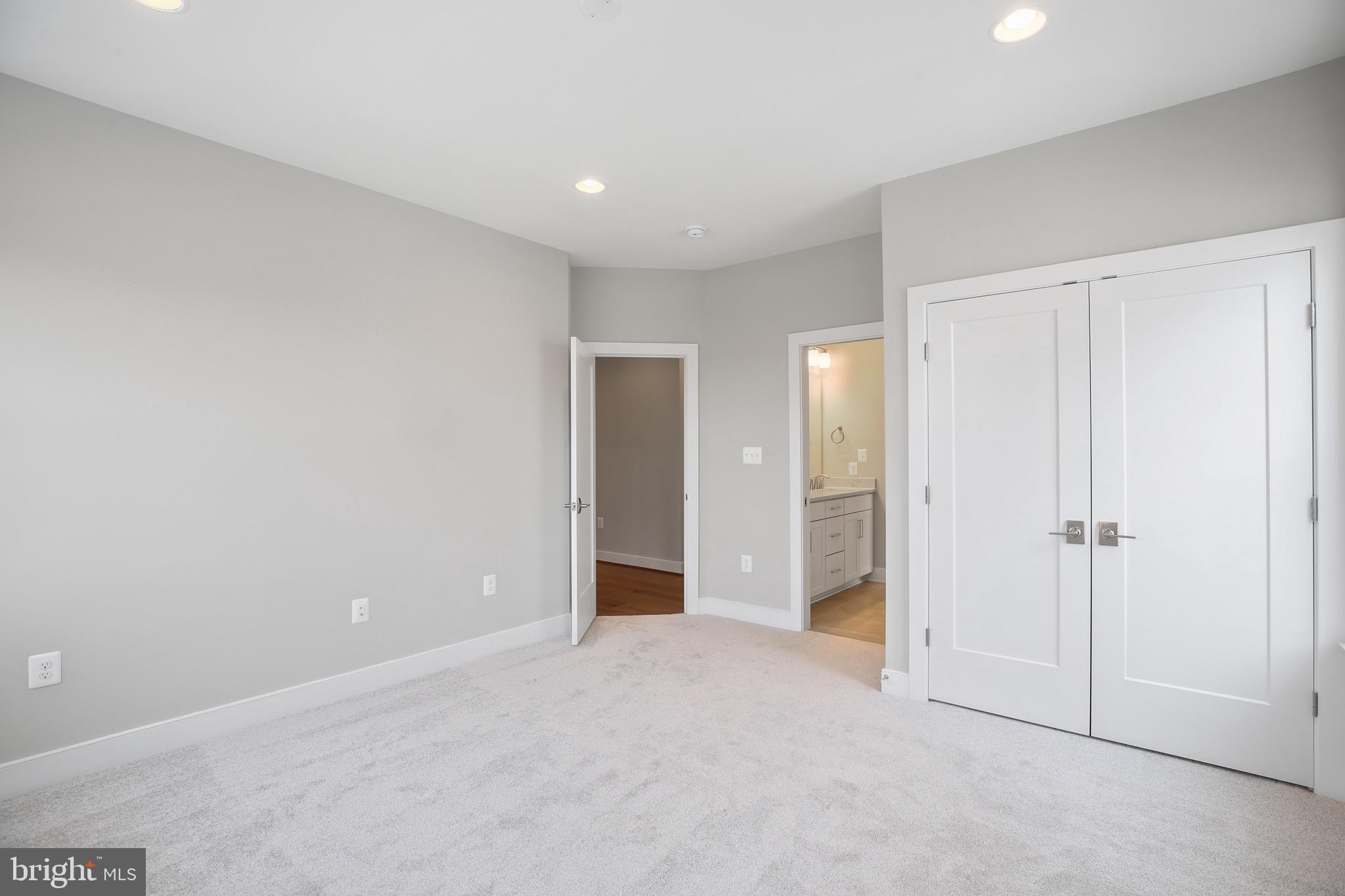 VIENNA WOODS - Residential