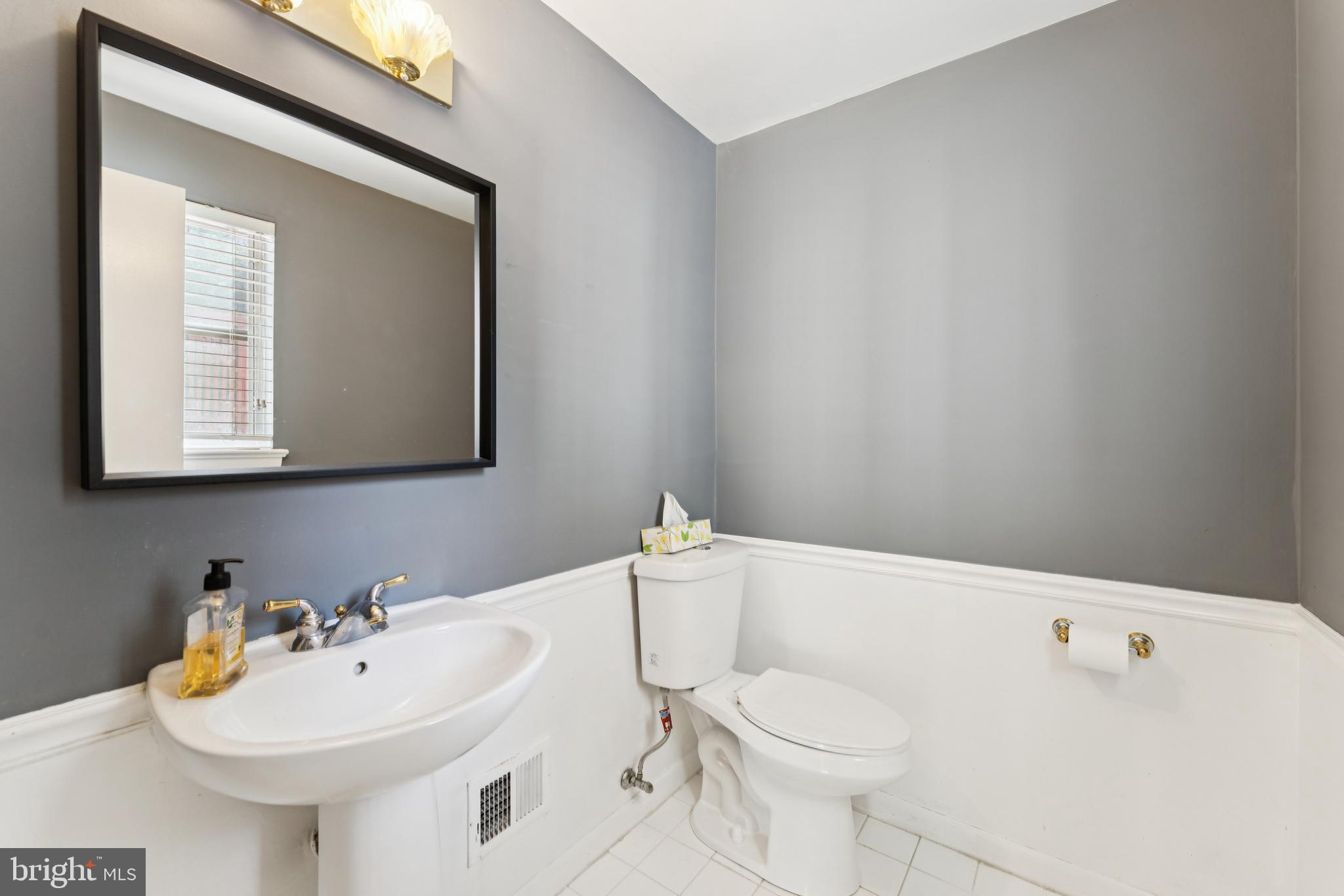 OAKWOOD KNOLLS - Residential Lease