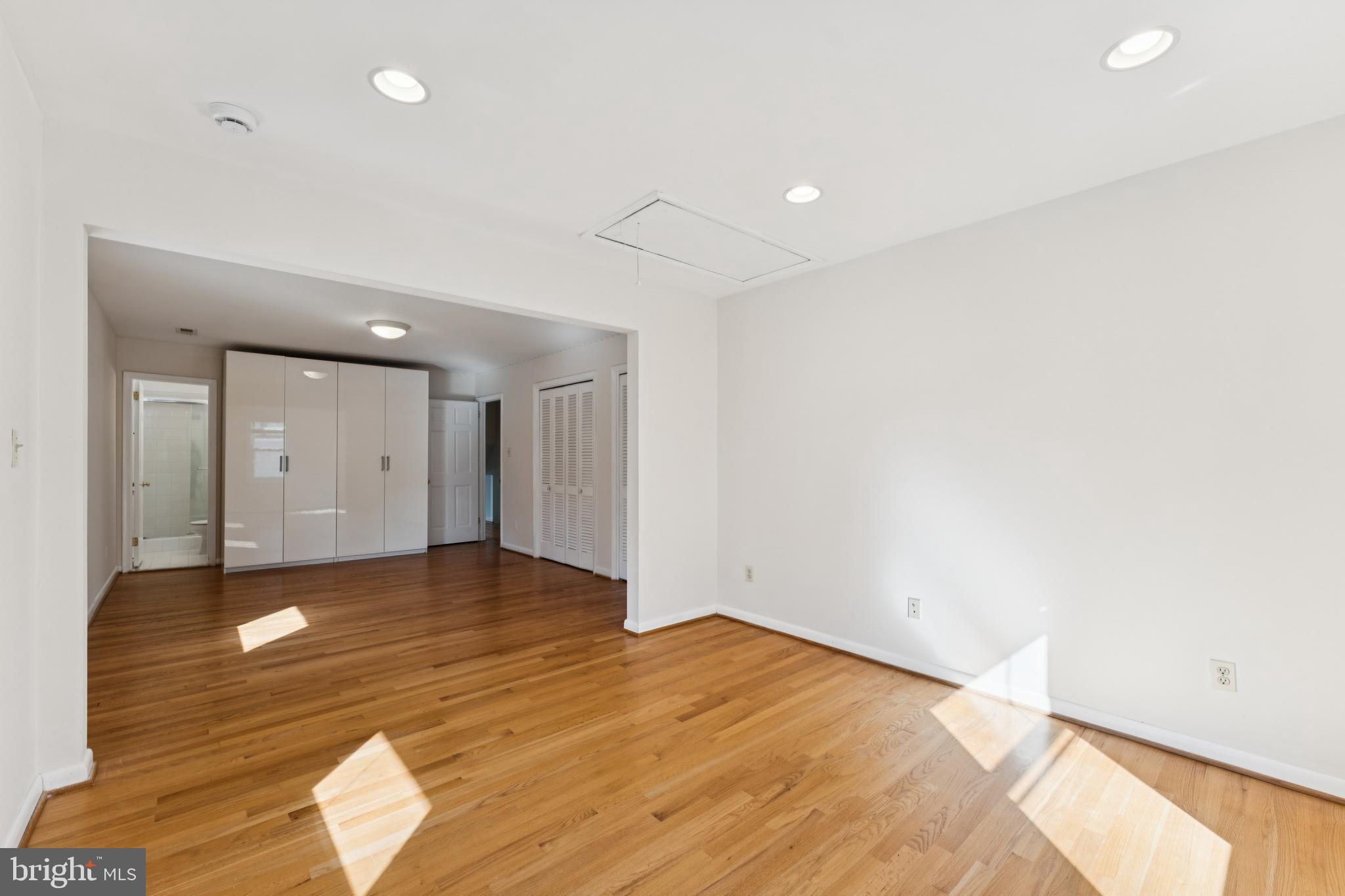 OAKWOOD KNOLLS - Residential Lease