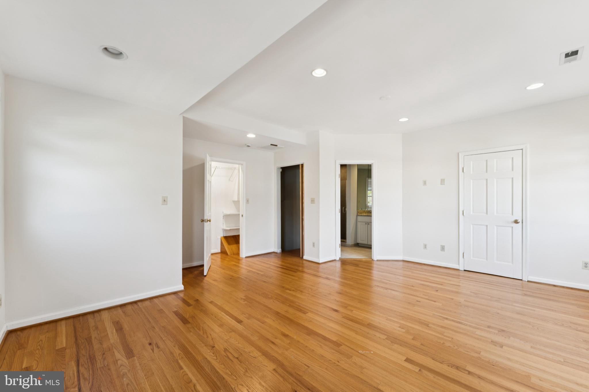 OAKWOOD KNOLLS - Residential Lease