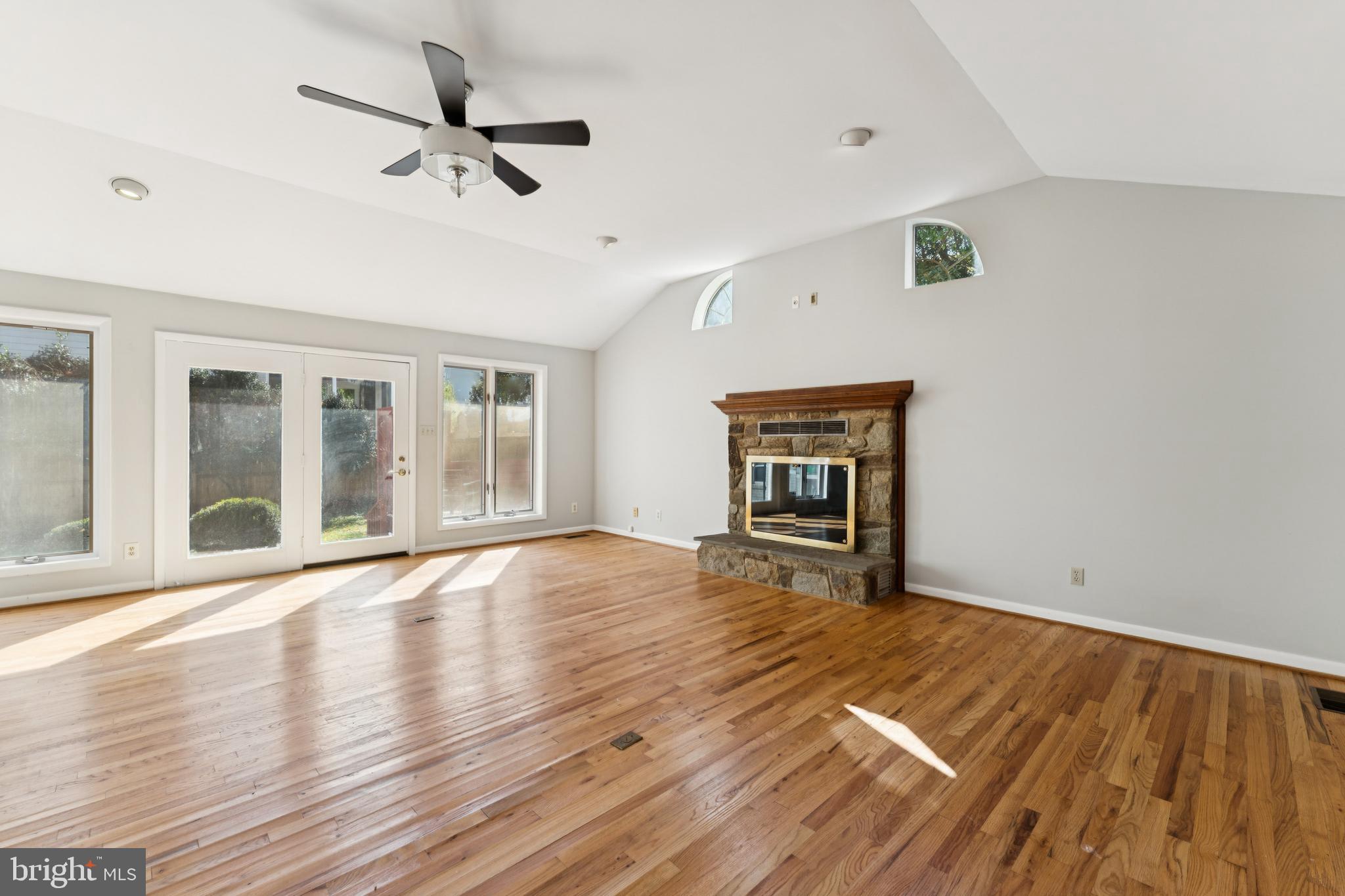 OAKWOOD KNOLLS - Residential Lease