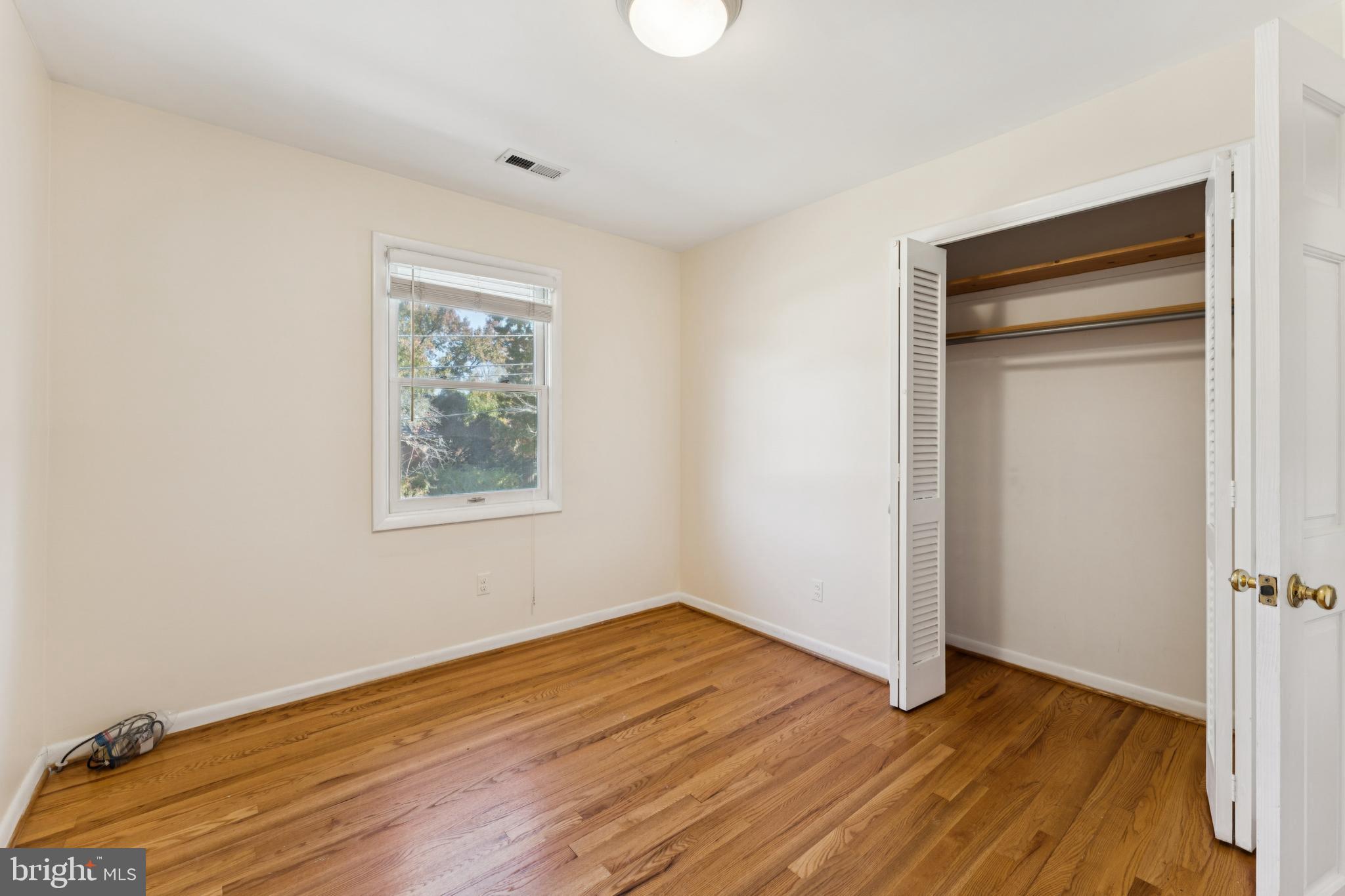 OAKWOOD KNOLLS - Residential Lease